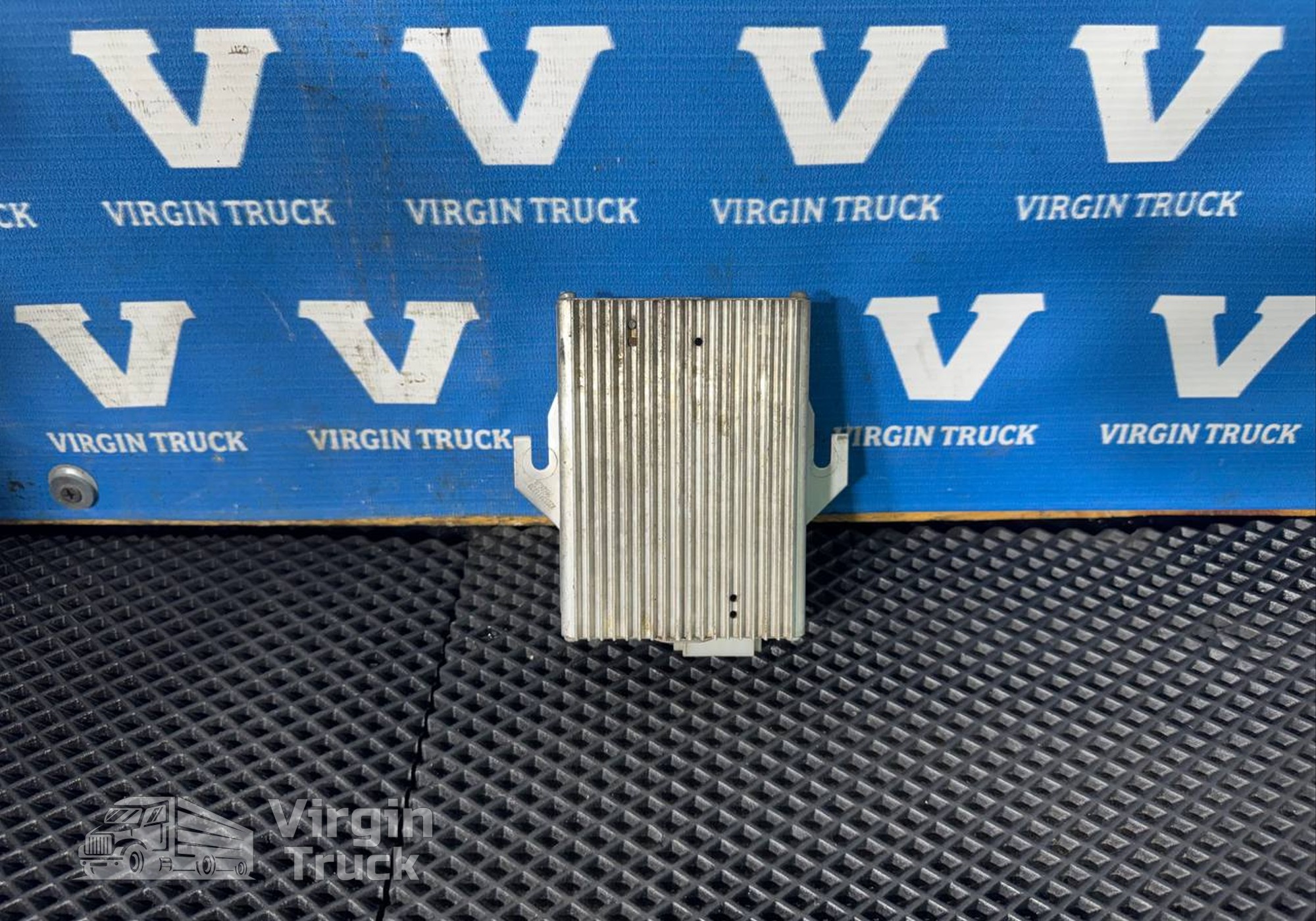 5010589393 Преобразователь напряжения 10А