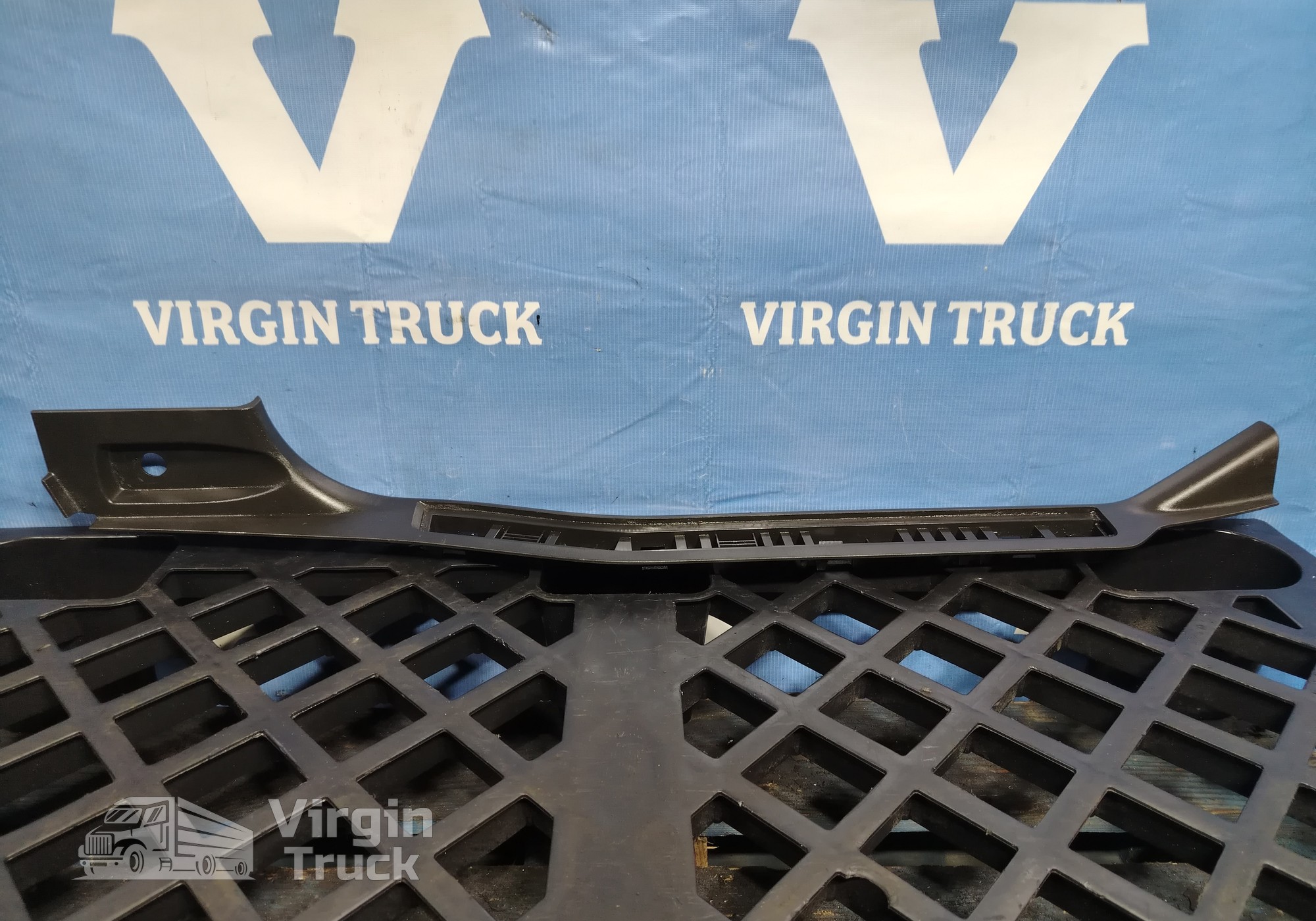 82212691 Накладка на порог для Volvo FH 4 (с 2012)