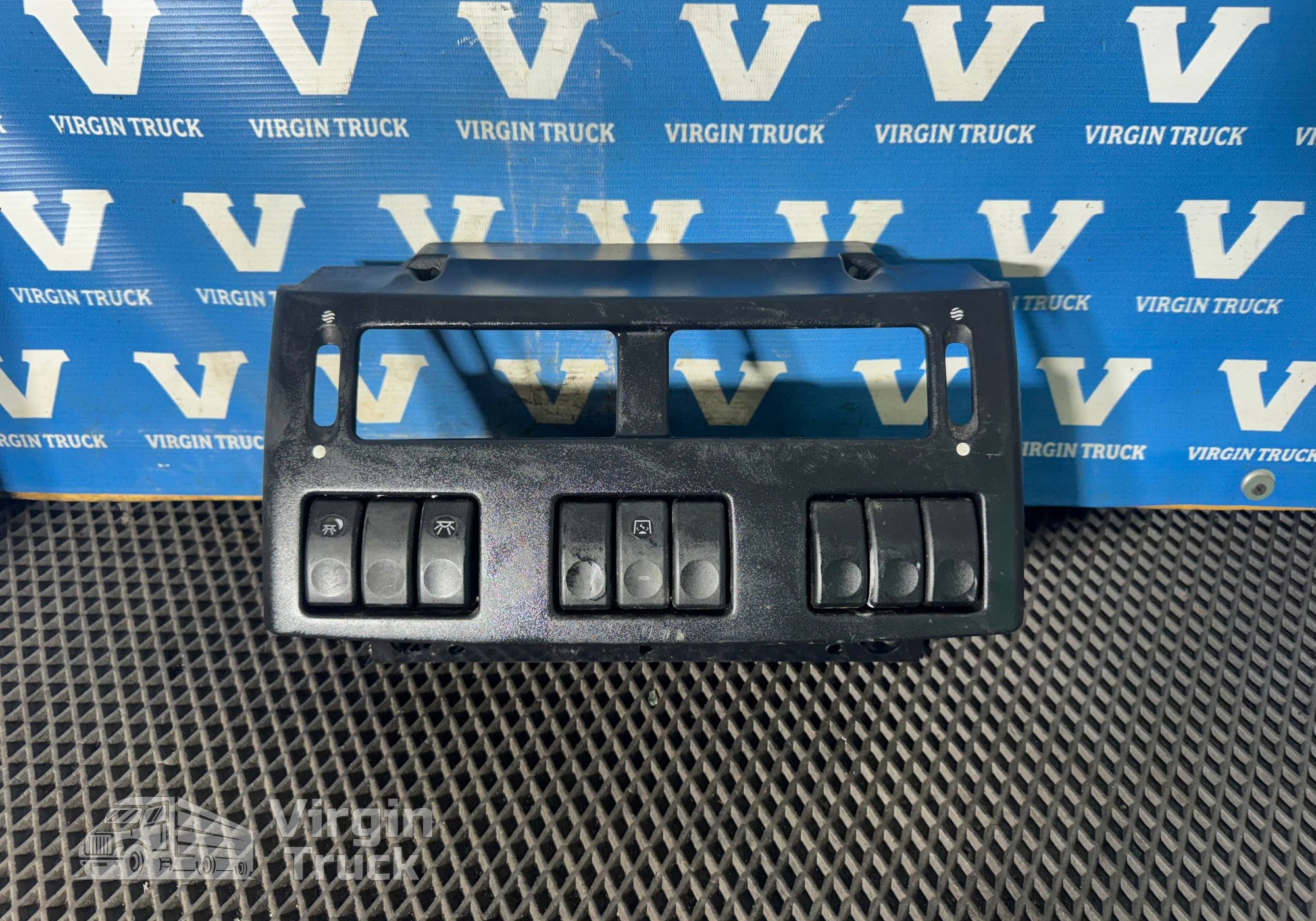 1304866 Накладка панели приборов 2019г. для Daf XF95