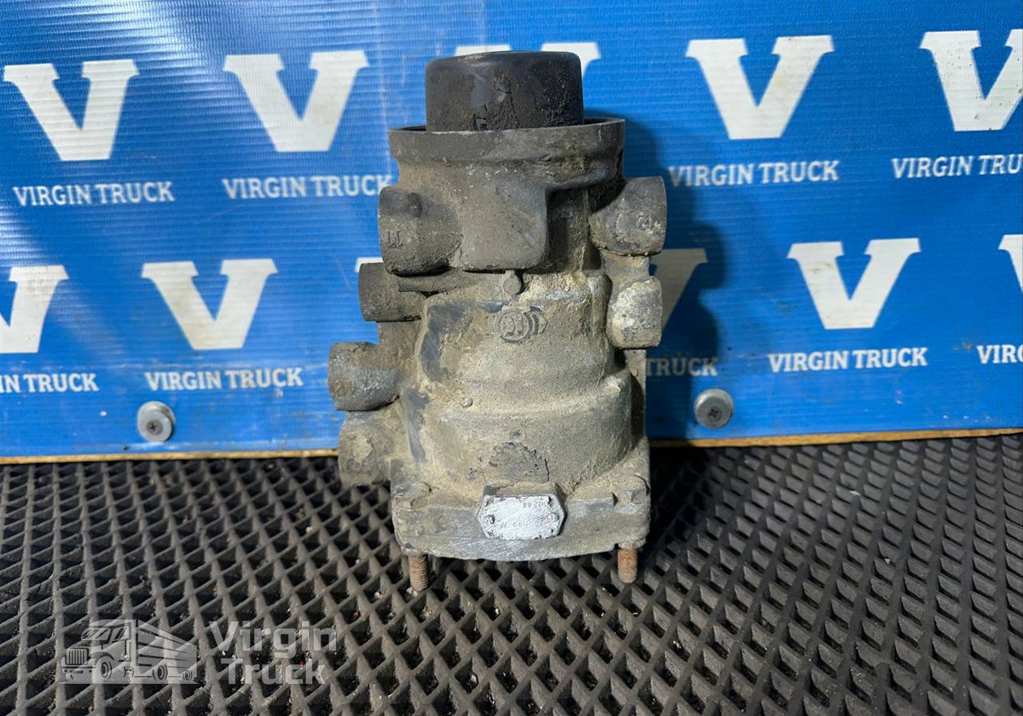 1339396 Кран управления тормозами прицепа