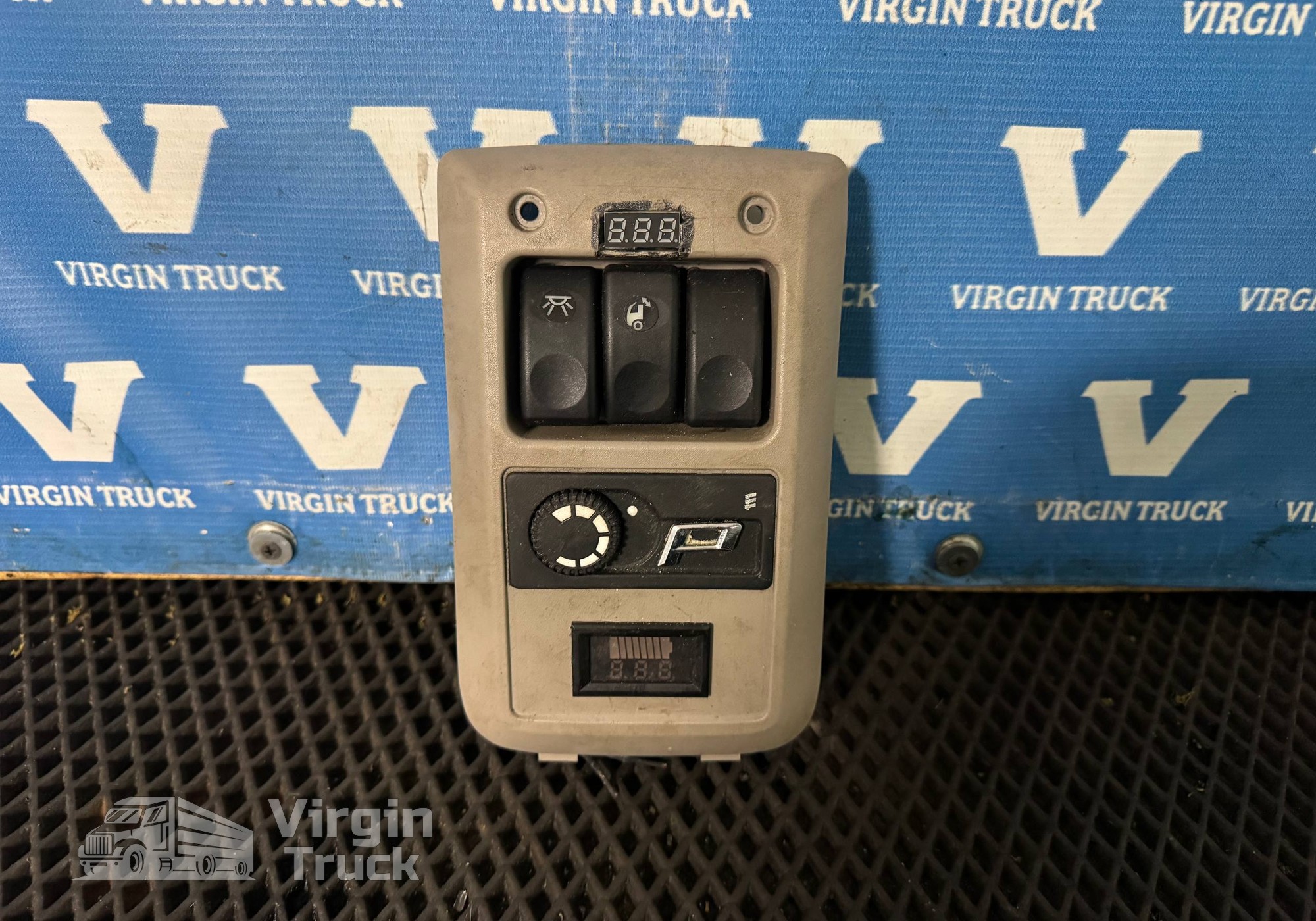 1933962 Накладка приборной панели в сборе для Daf XF105 (с 2005)