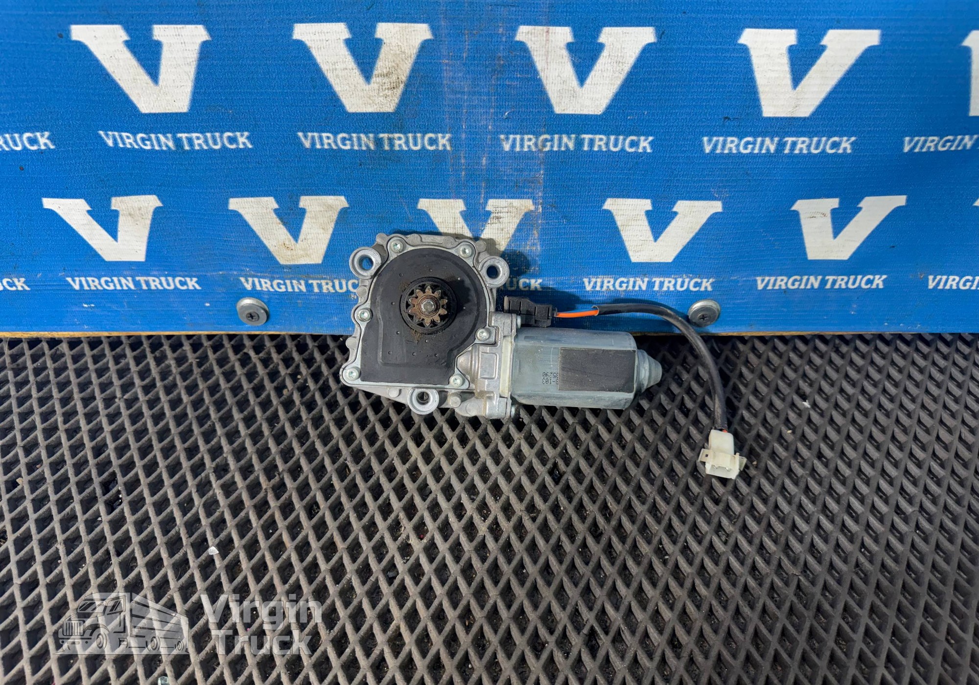 2303350 Моторчик стеклоподъемника левый для Scania 4-series R (с 1995 по 2007)