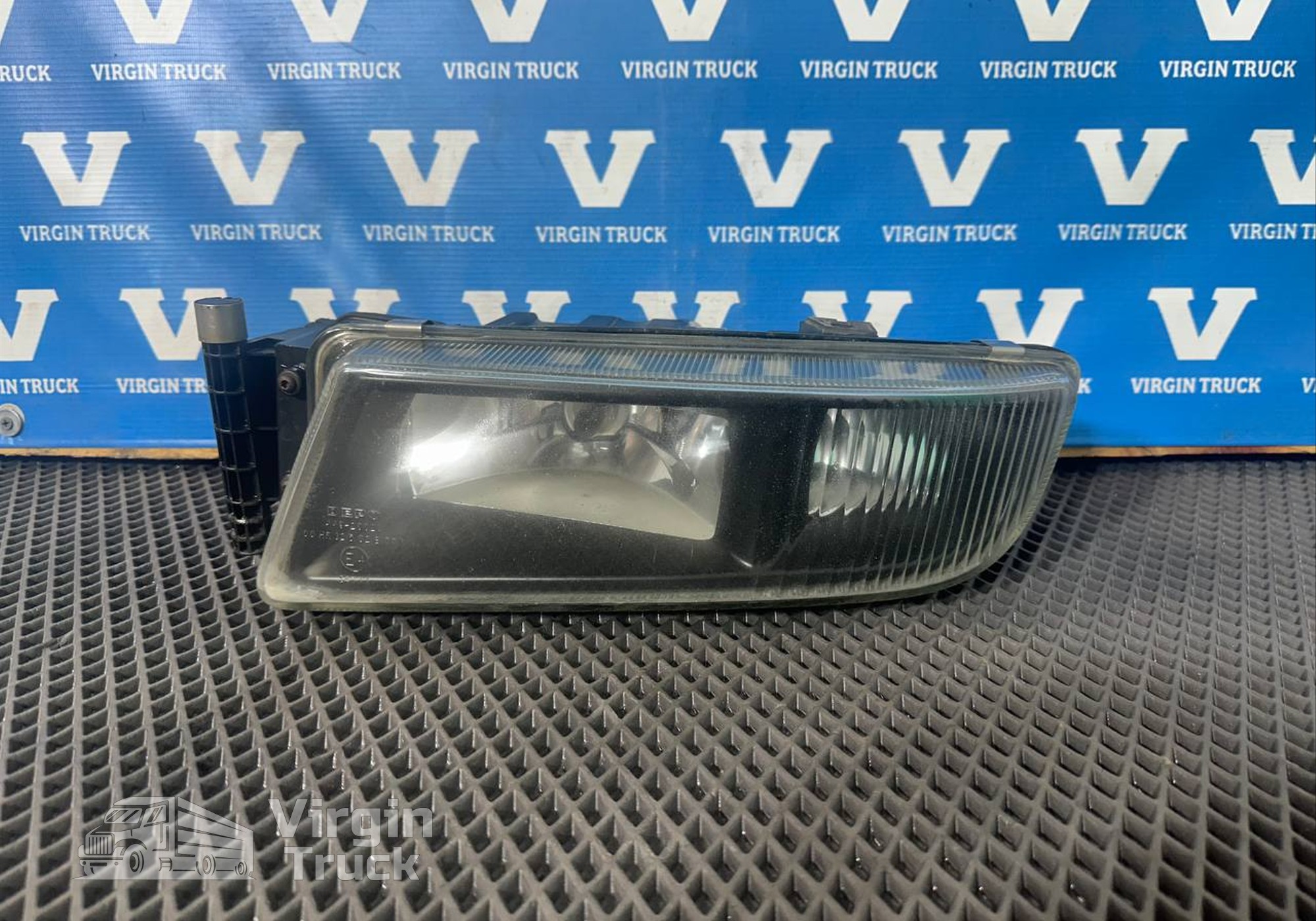 81251016521 Фара противотуманная левая 2018г. для Man TGX