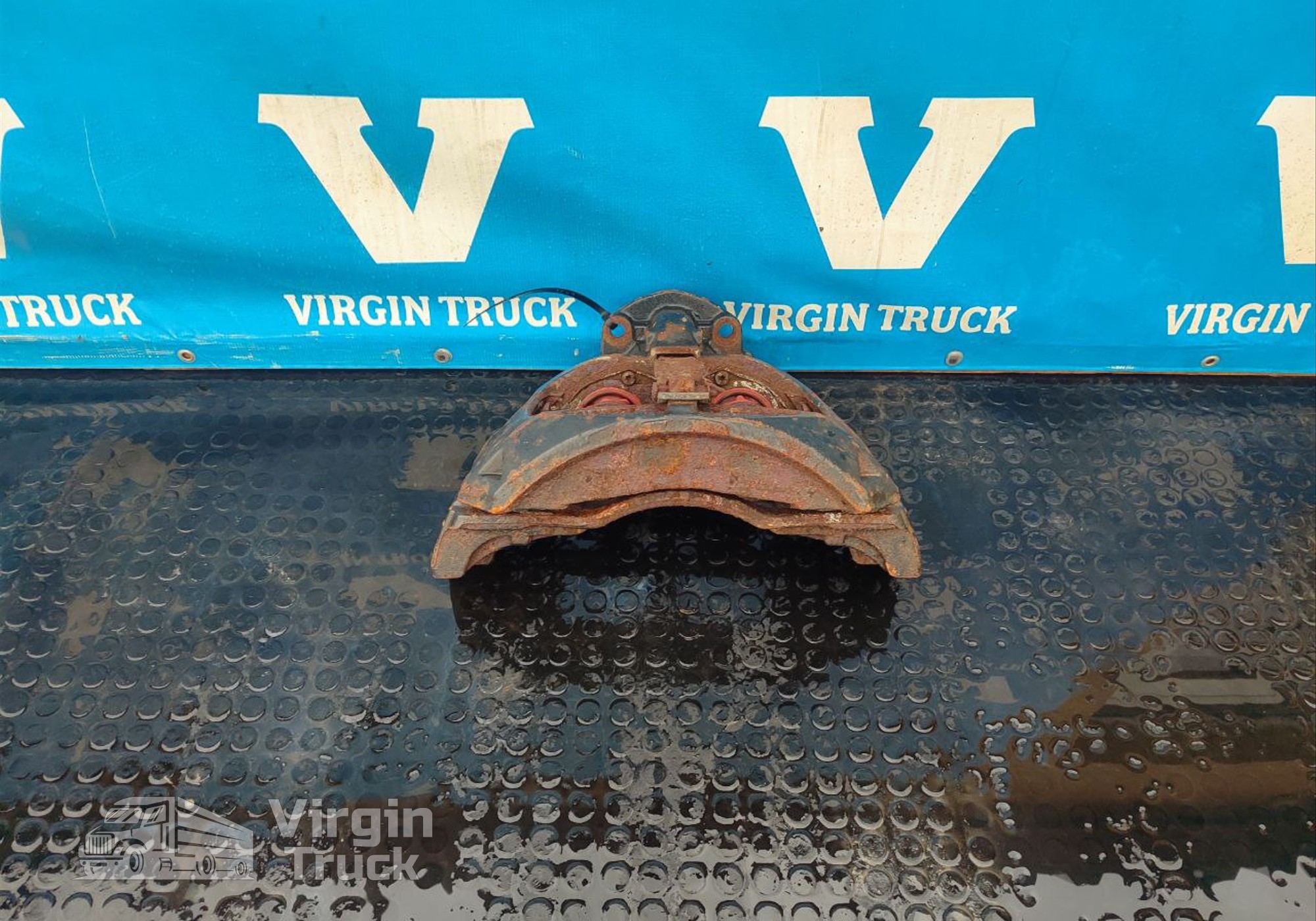 81508046596 Суппорт задний левый для Man TGA