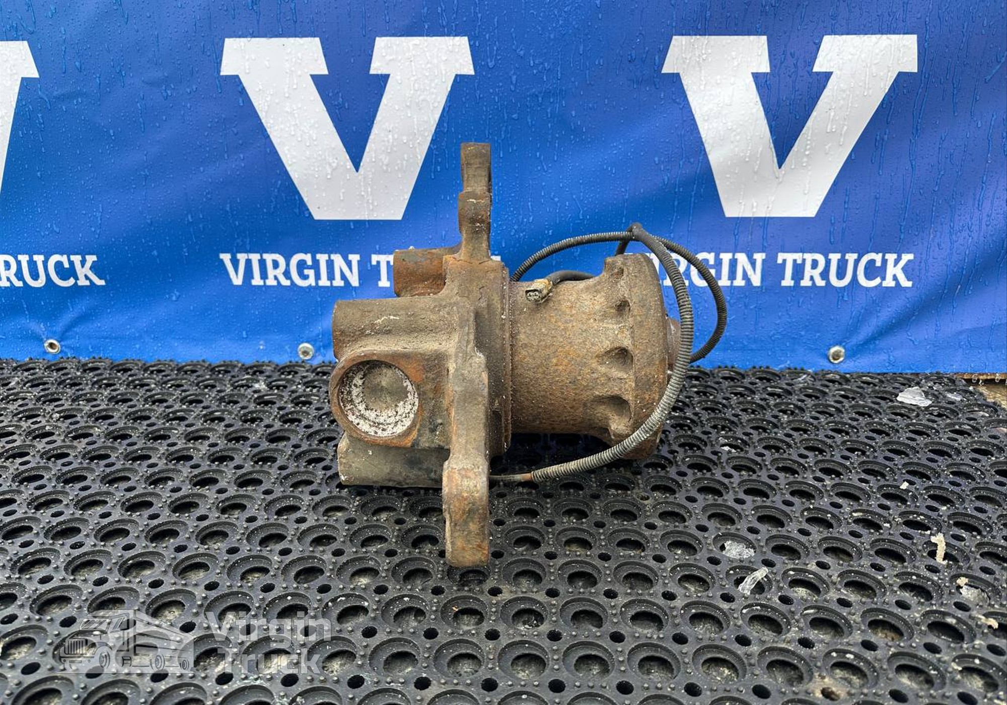 81442013226 Кулак поворотный правый