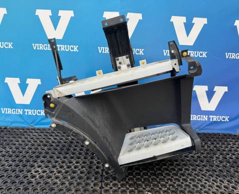 82355197 Корпус подножек правый 2015г. для Volvo FH 4 (с 2012)