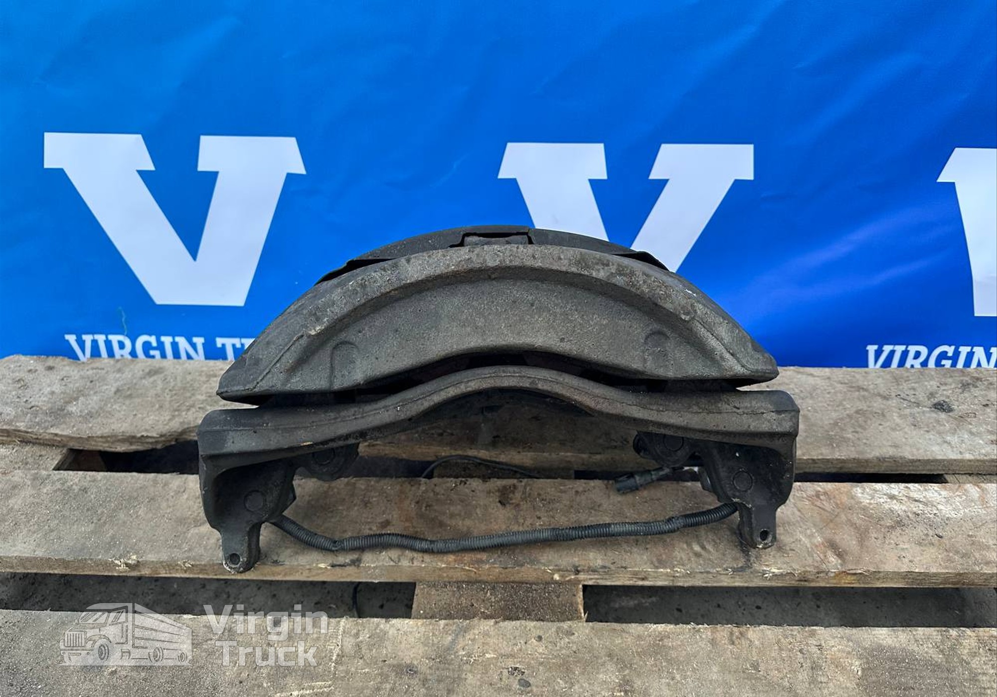 2429516 Суппорт передний левый для Scania 5-series R (с 2004 по 2016)