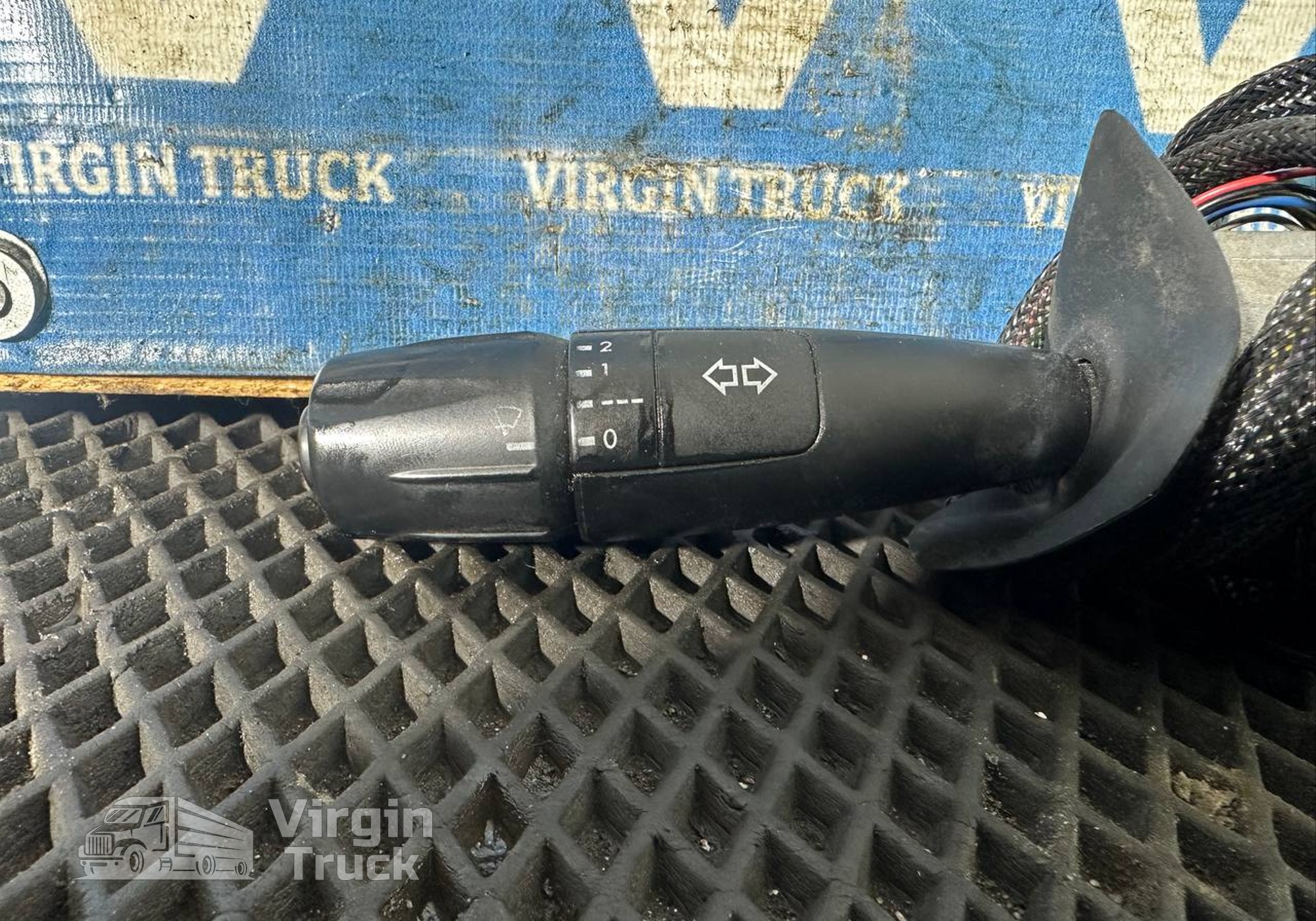 1892960 Переключатель поворотов подрулевой для Daf XF