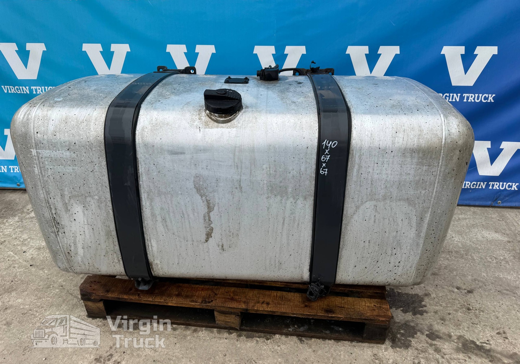 9344700401 Бак топливный 650L 2017г. 1400x670x670мм для Mercedes-Benz Axor