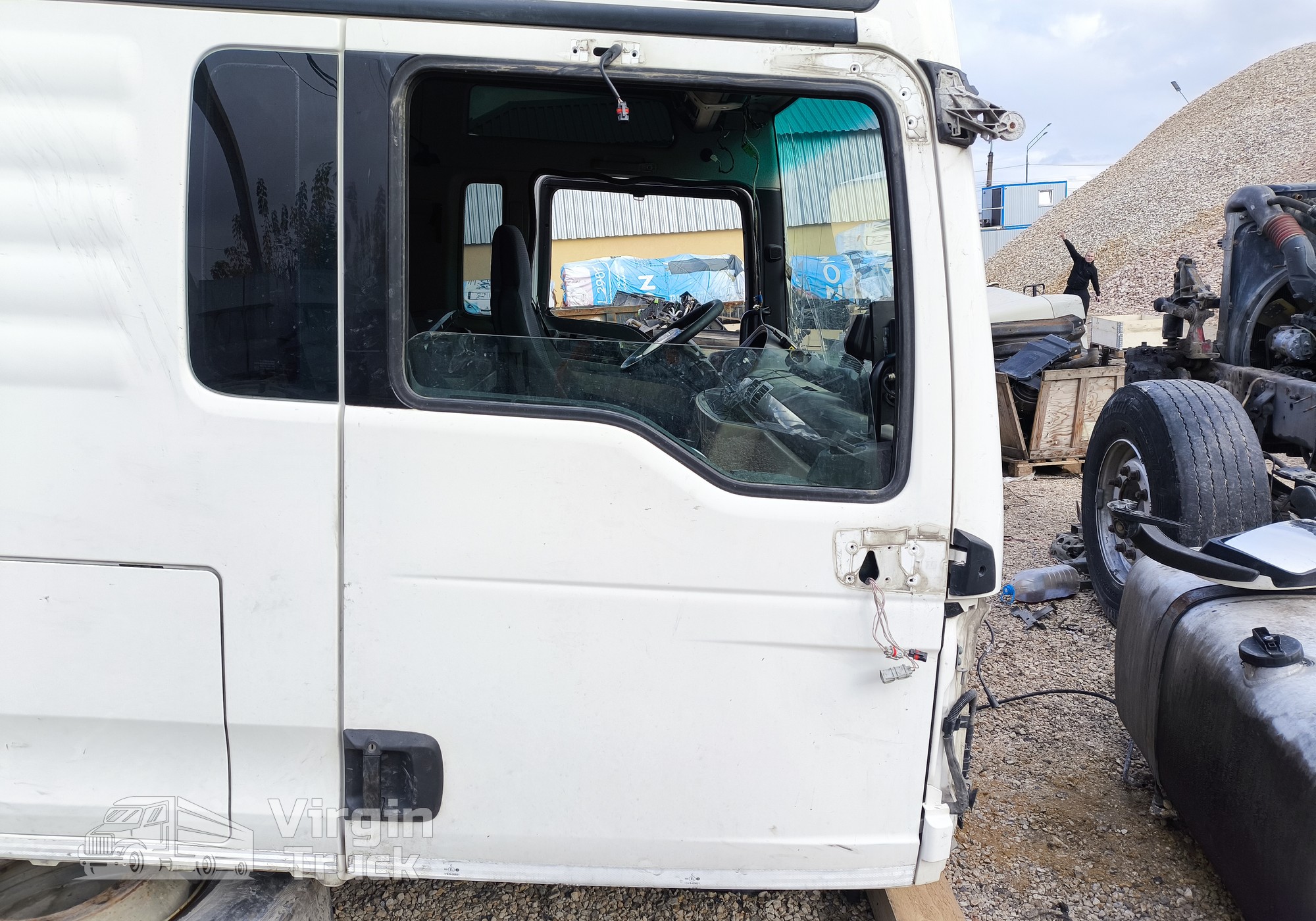 81626004118 Дверь передняя правая в сборе для Man TGA