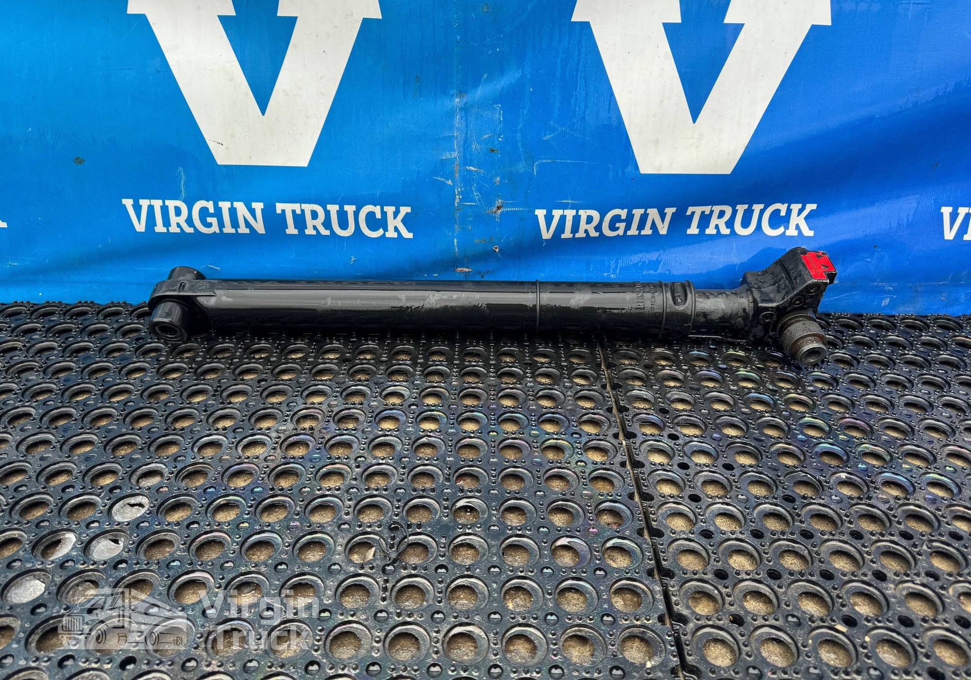 7422302640 Цилиндр подъема кабины для Renault T (с 2013)