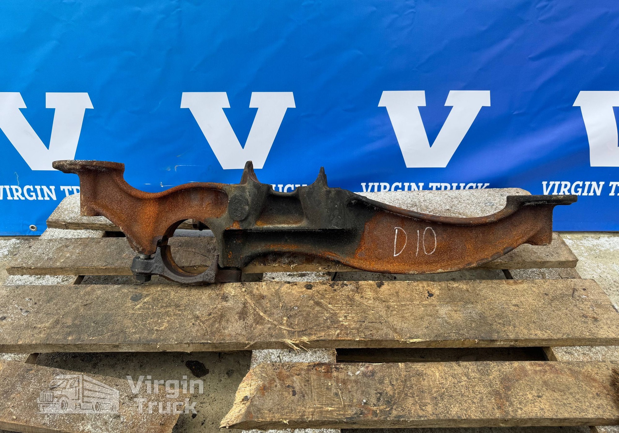 1896602 Кронштейн пневморессоры правый 2023г. для Daf XG+