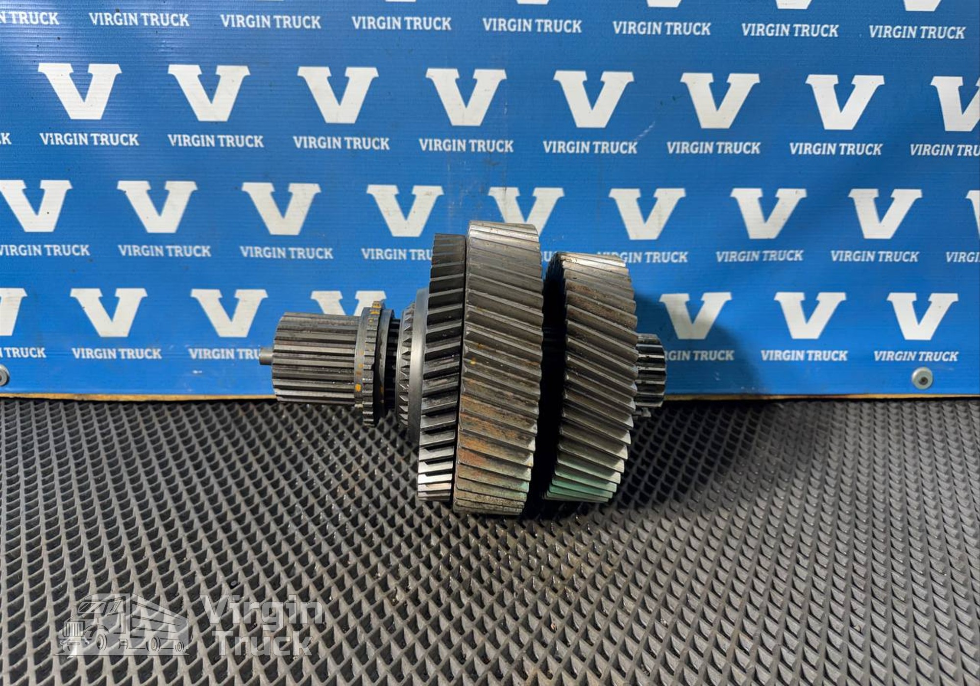 1329304008 Вал КПП ZF