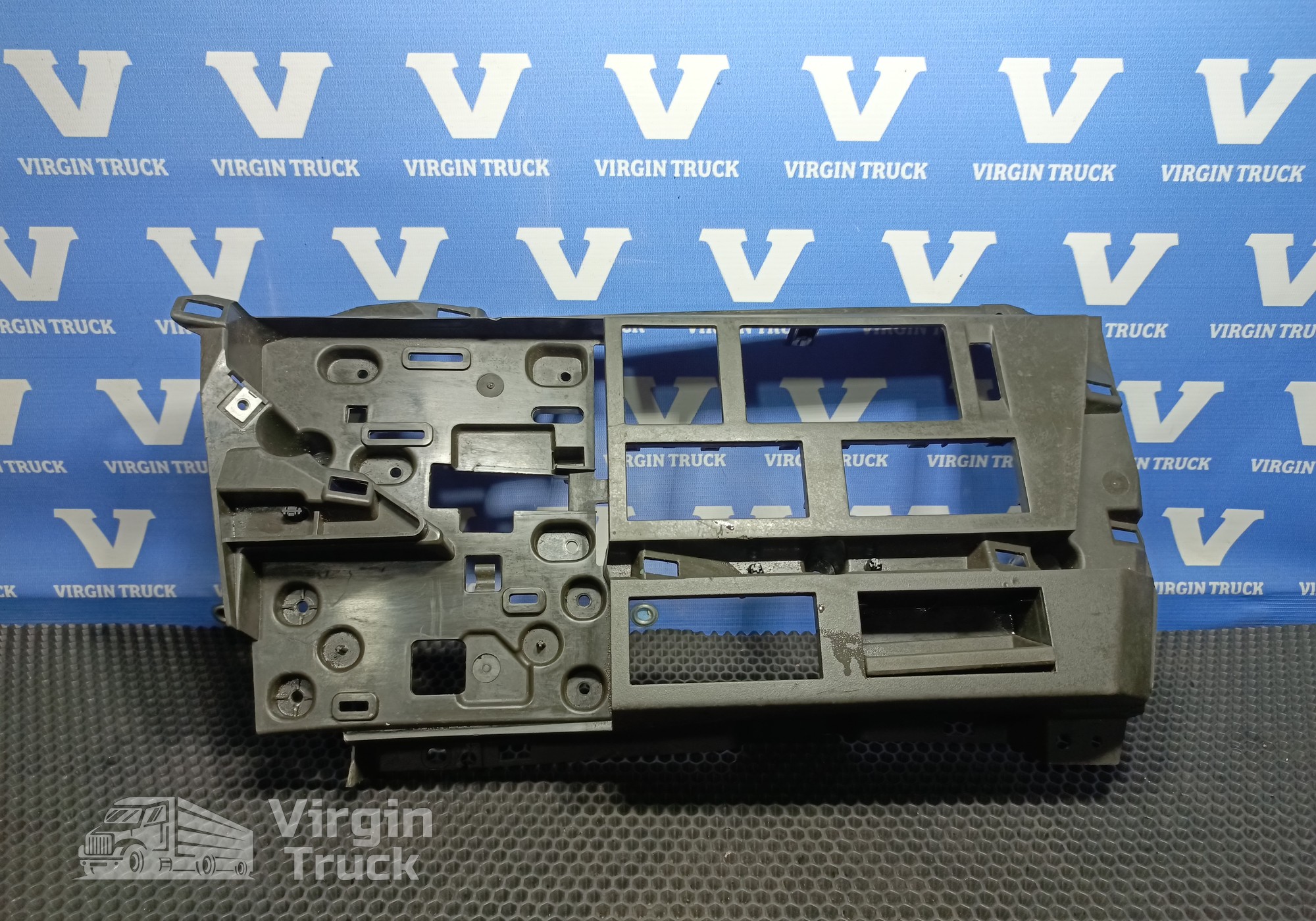 82214560 Накладка на торпедо для Volvo FH 3 (с 2008 по 2012)