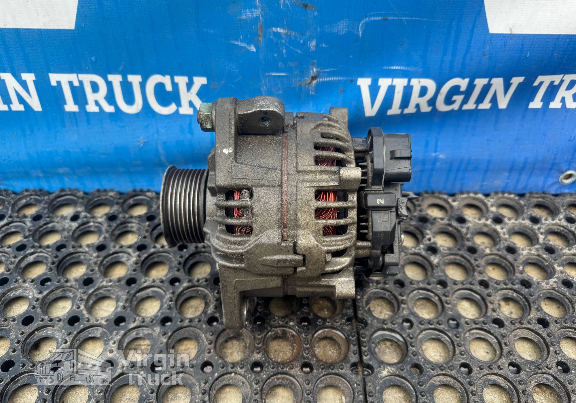 51261017283 Генератор 28V/120A для Man TGA