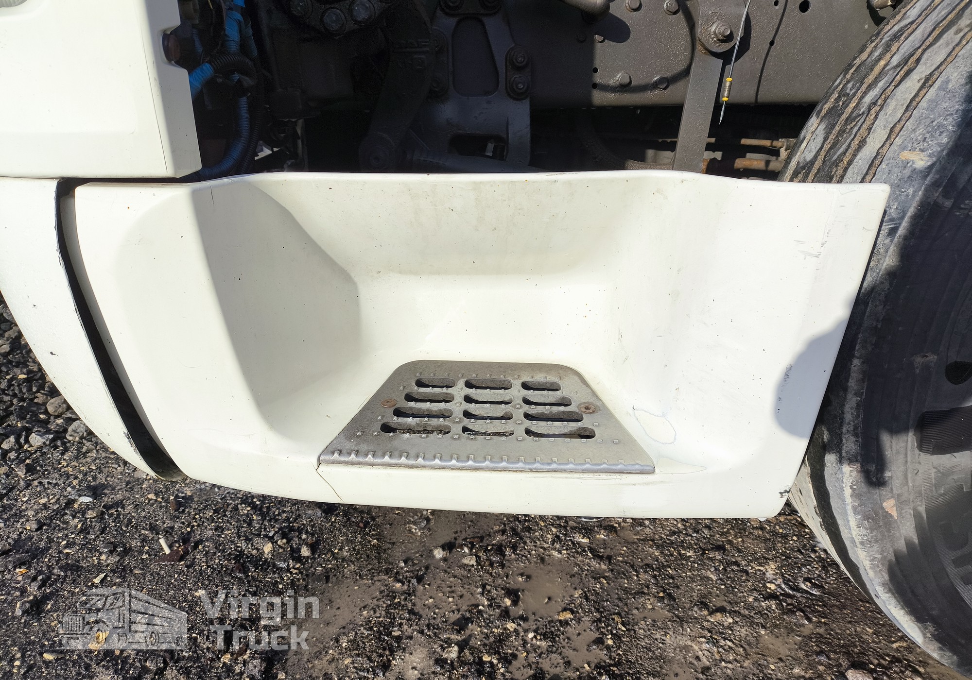 1642682 Корпус подножки левый