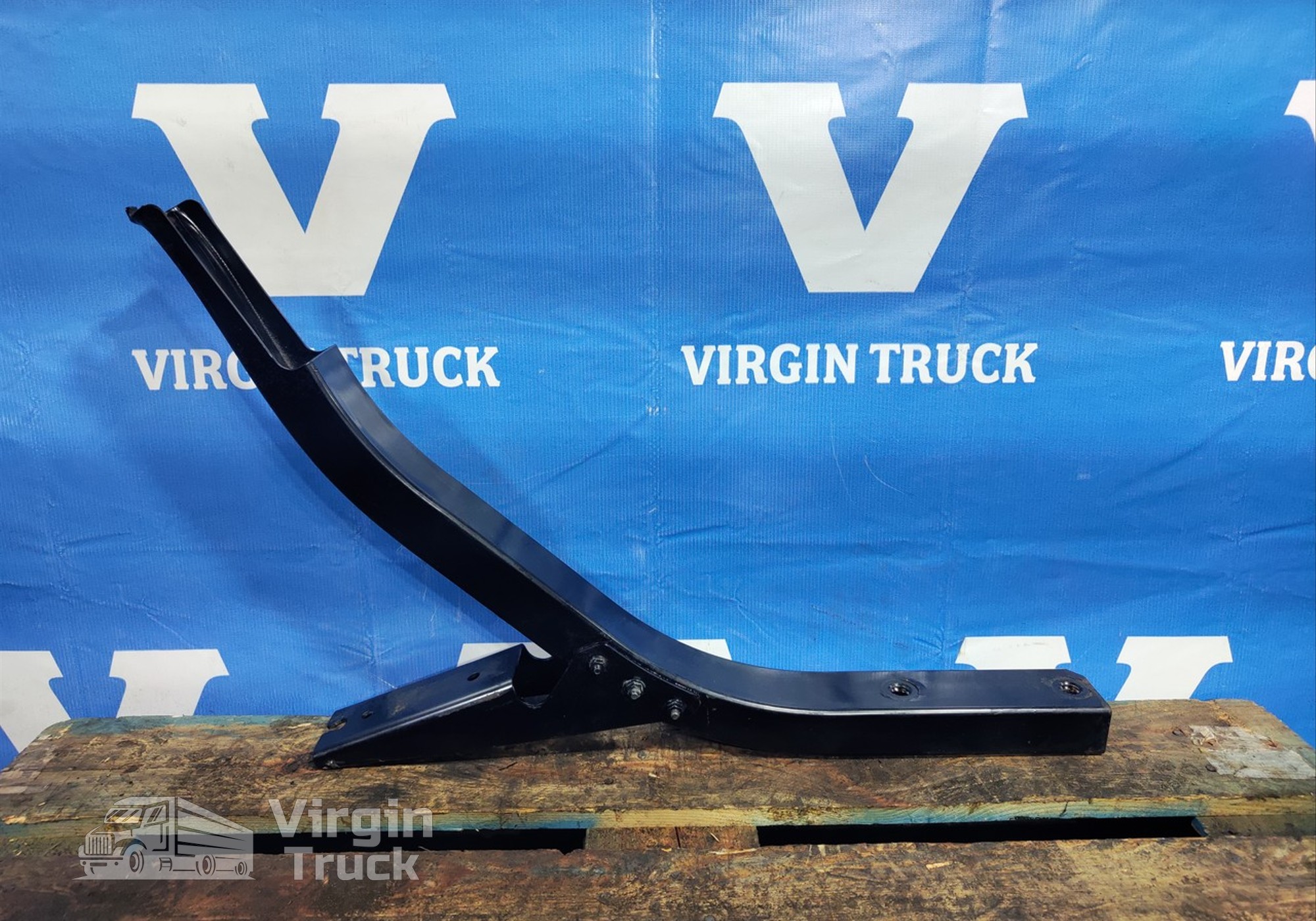 1888560 Кронштейн