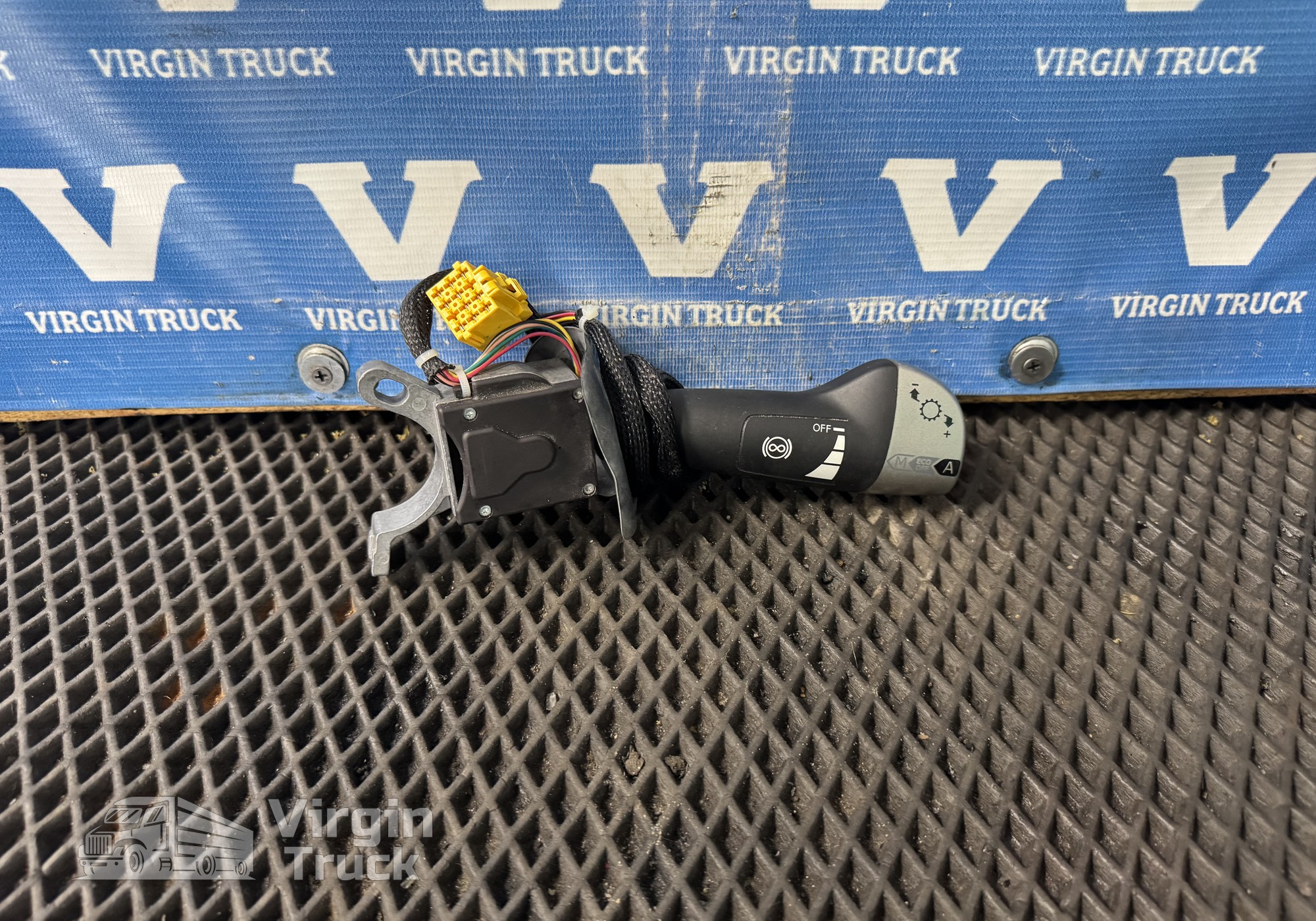 2011540 Переключатель подрулевой правый 2021г. для Daf XF106 (с 2012)