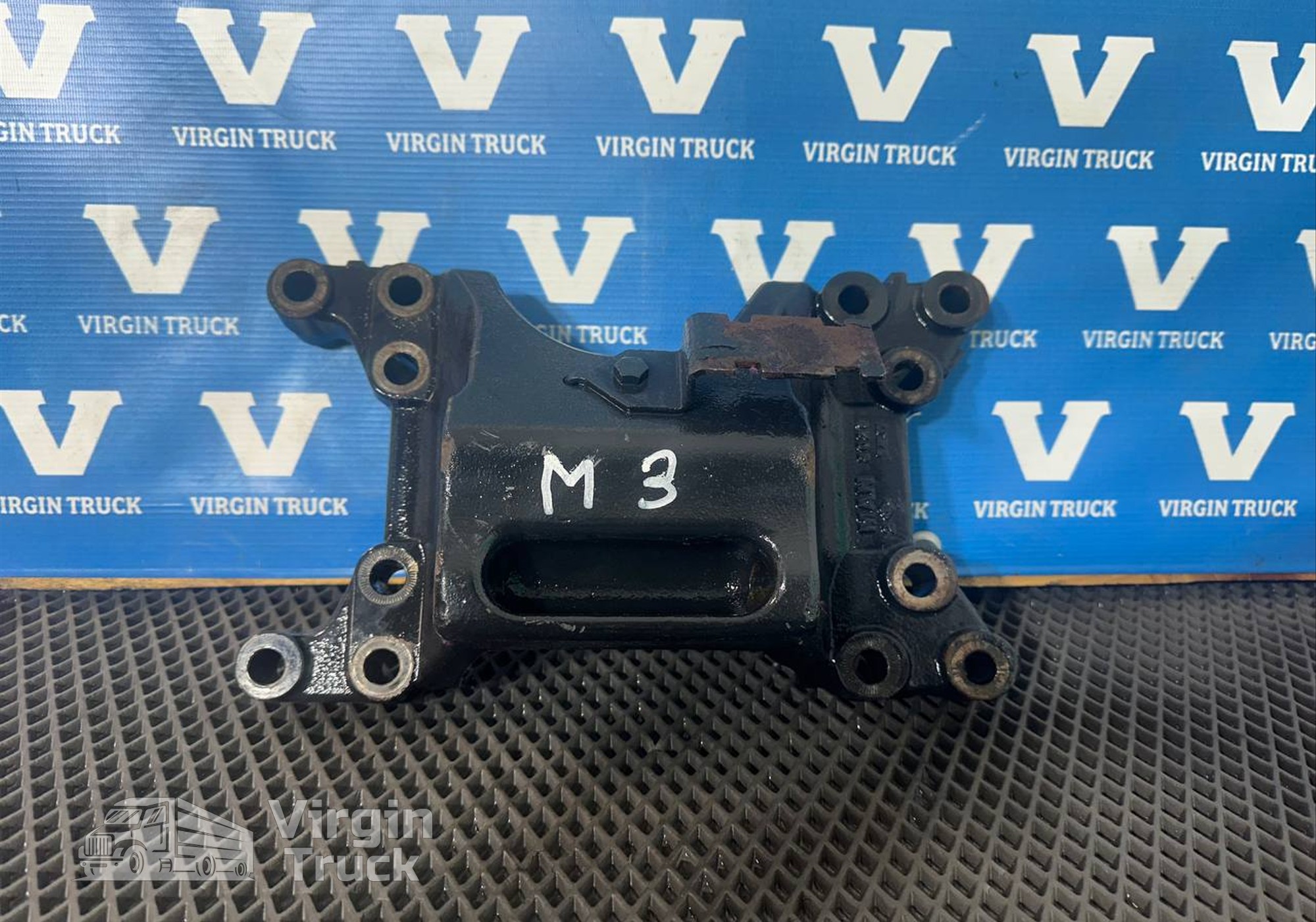 81412050029 Кронштейн траверсы кпп левый для Man TGX II (с 2012)