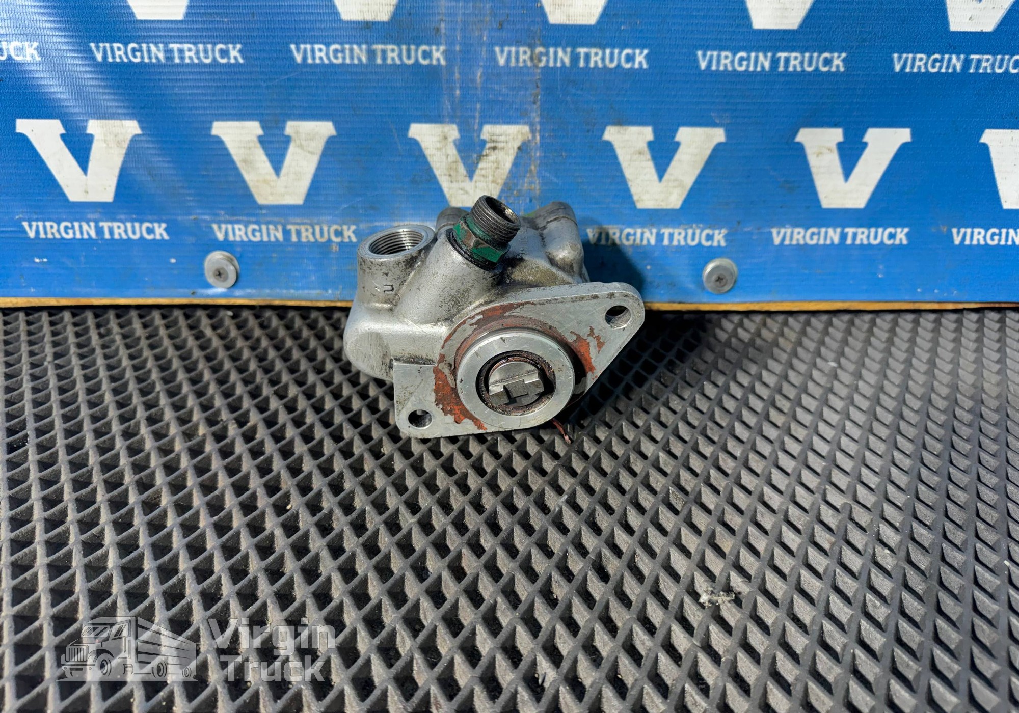 81471016136 Насос гидроусилителя