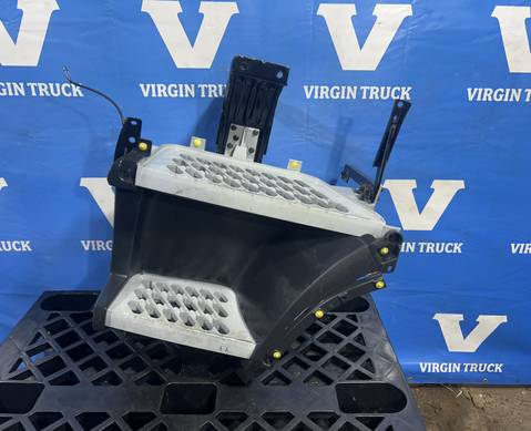 82136982 Подножка для Разные