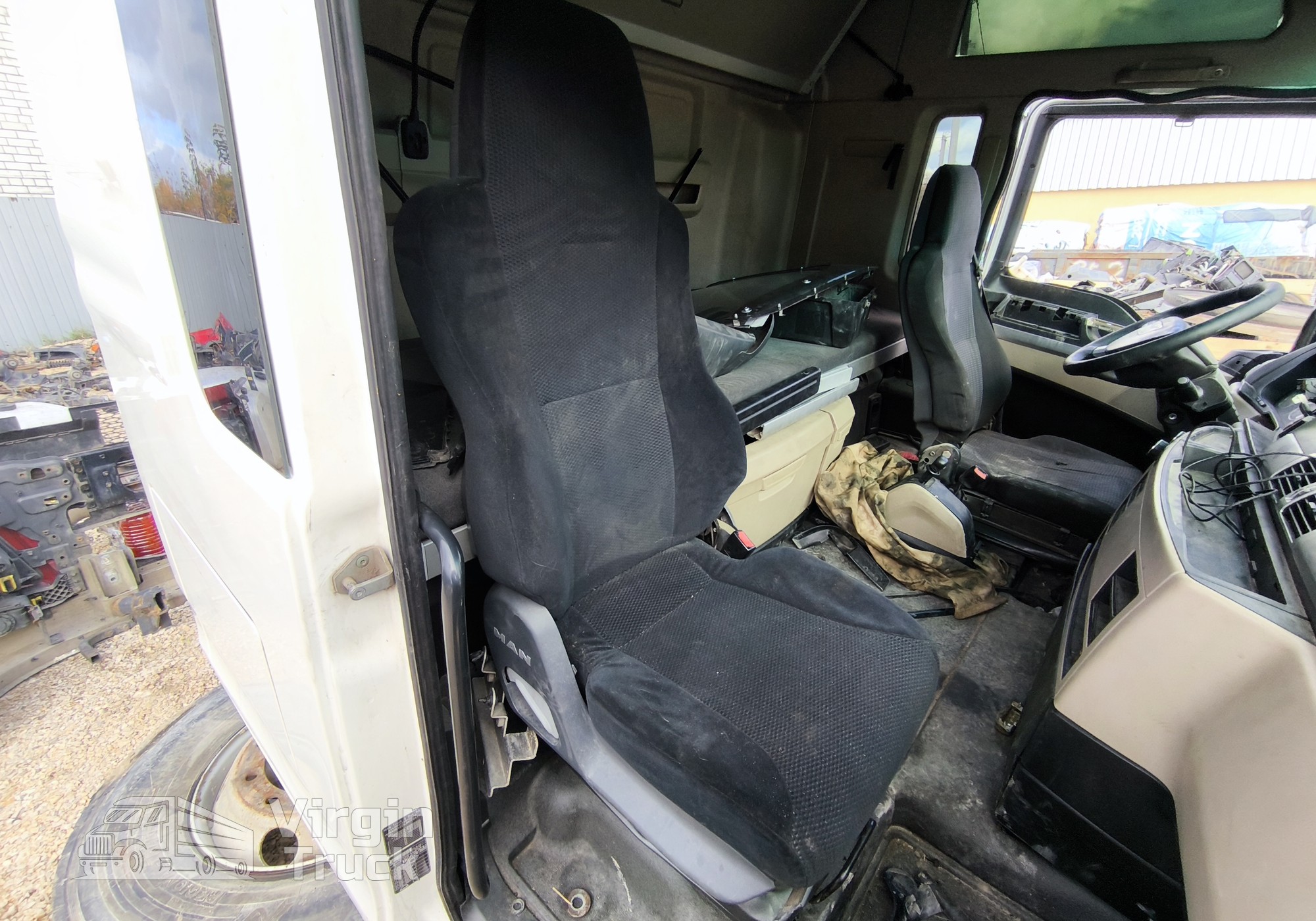 81623076642 Сиденье переднее правое для Man TGX I (с 2007)