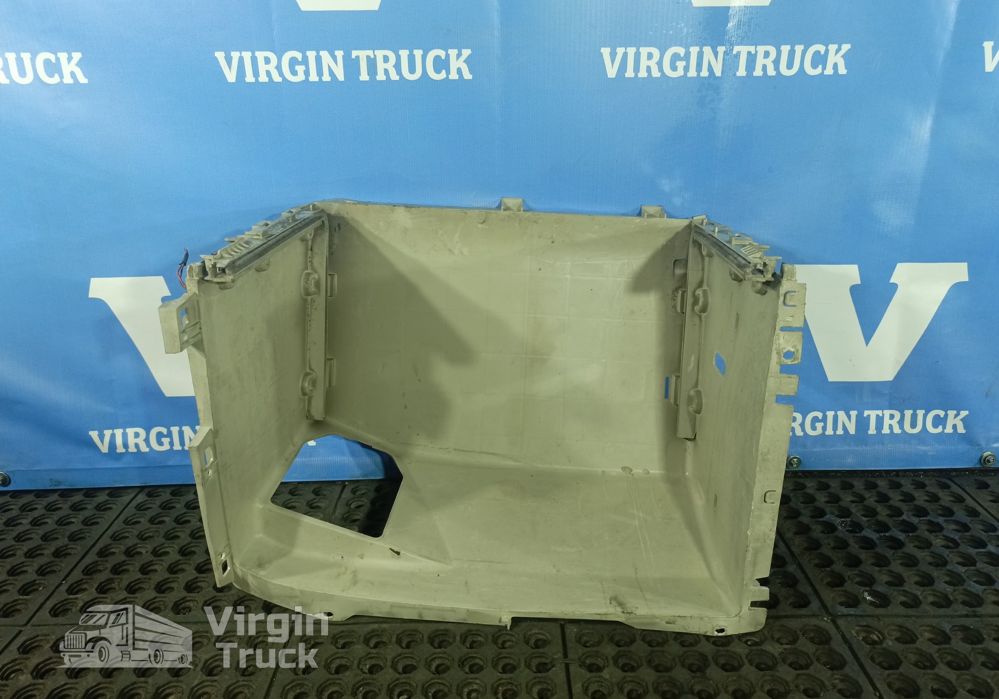 82147707 Консоль кабины верхняя для Volvo FH 4 (с 2012)