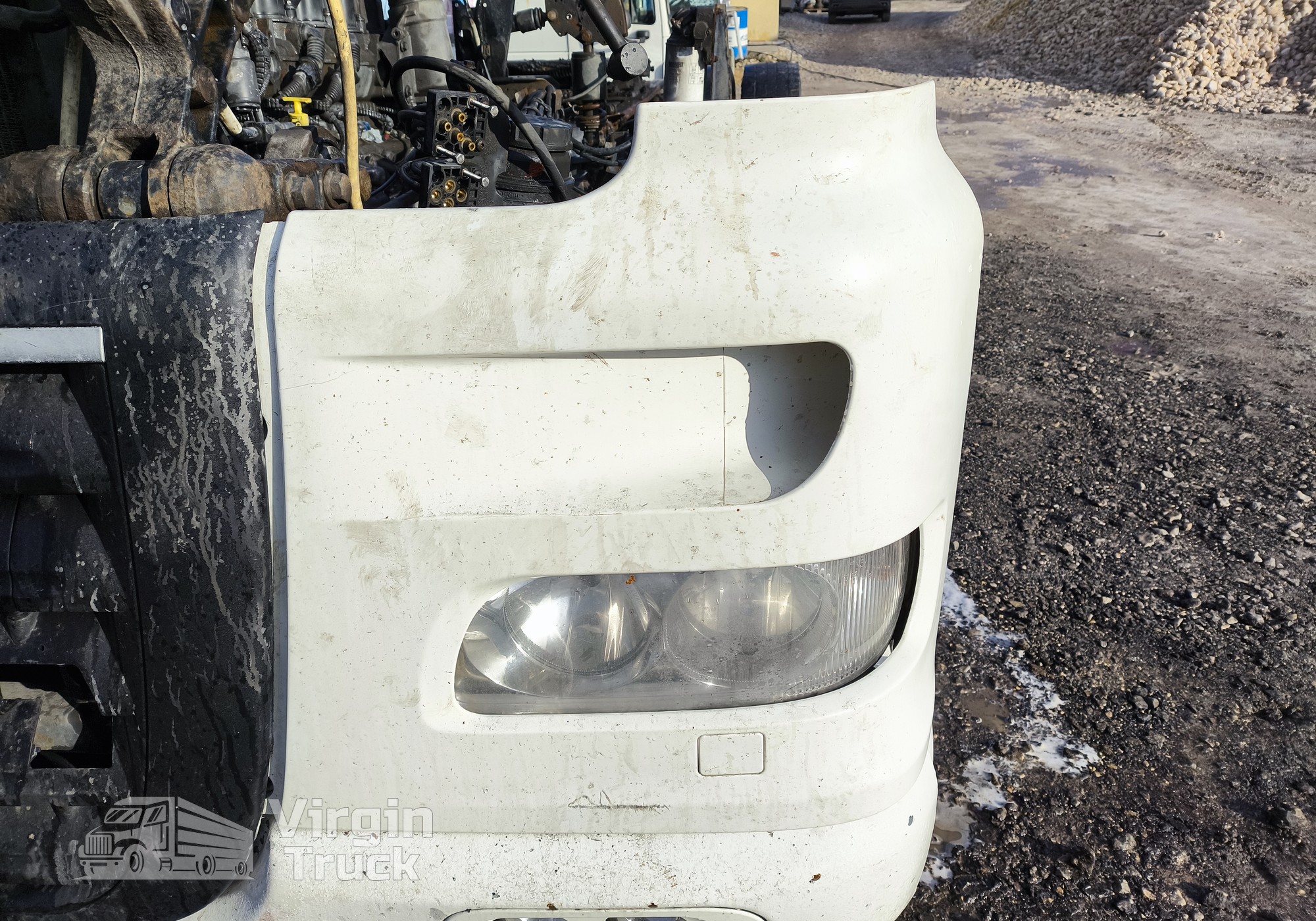 1398263 Облицовка фары левой