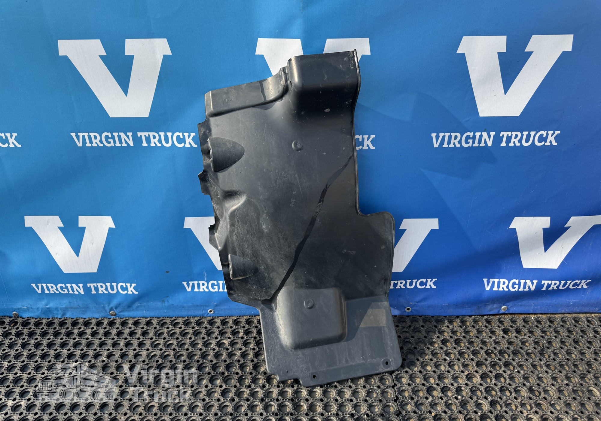 1994951 Подкрылок передний левый 2021г. для Daf XF106 (с 2012)