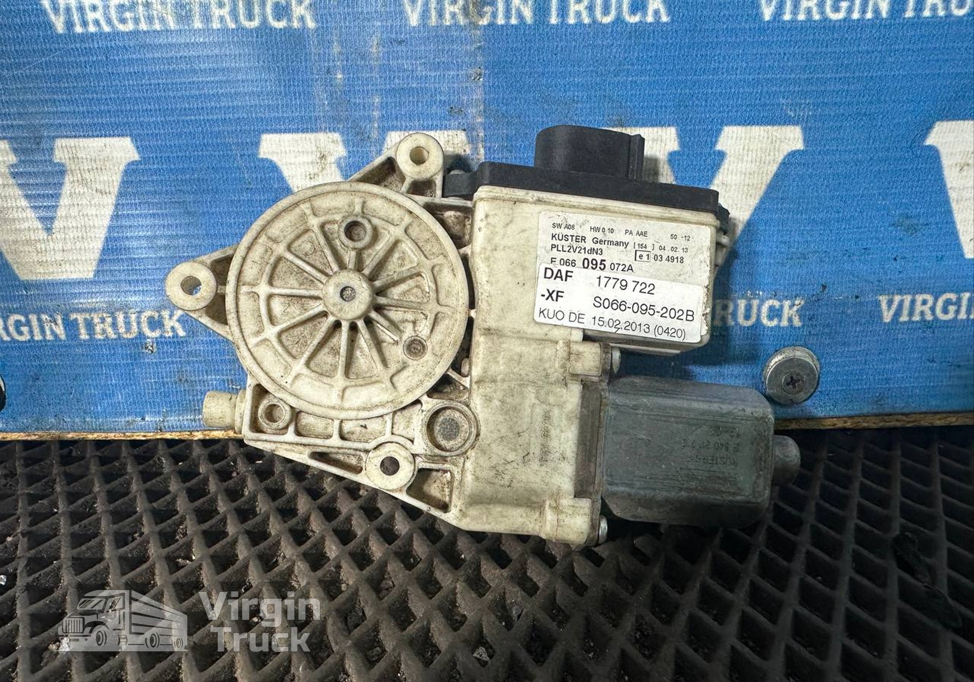 1779722 Моторчик стеклоподъемника правый для Daf XF105 (с 2005)