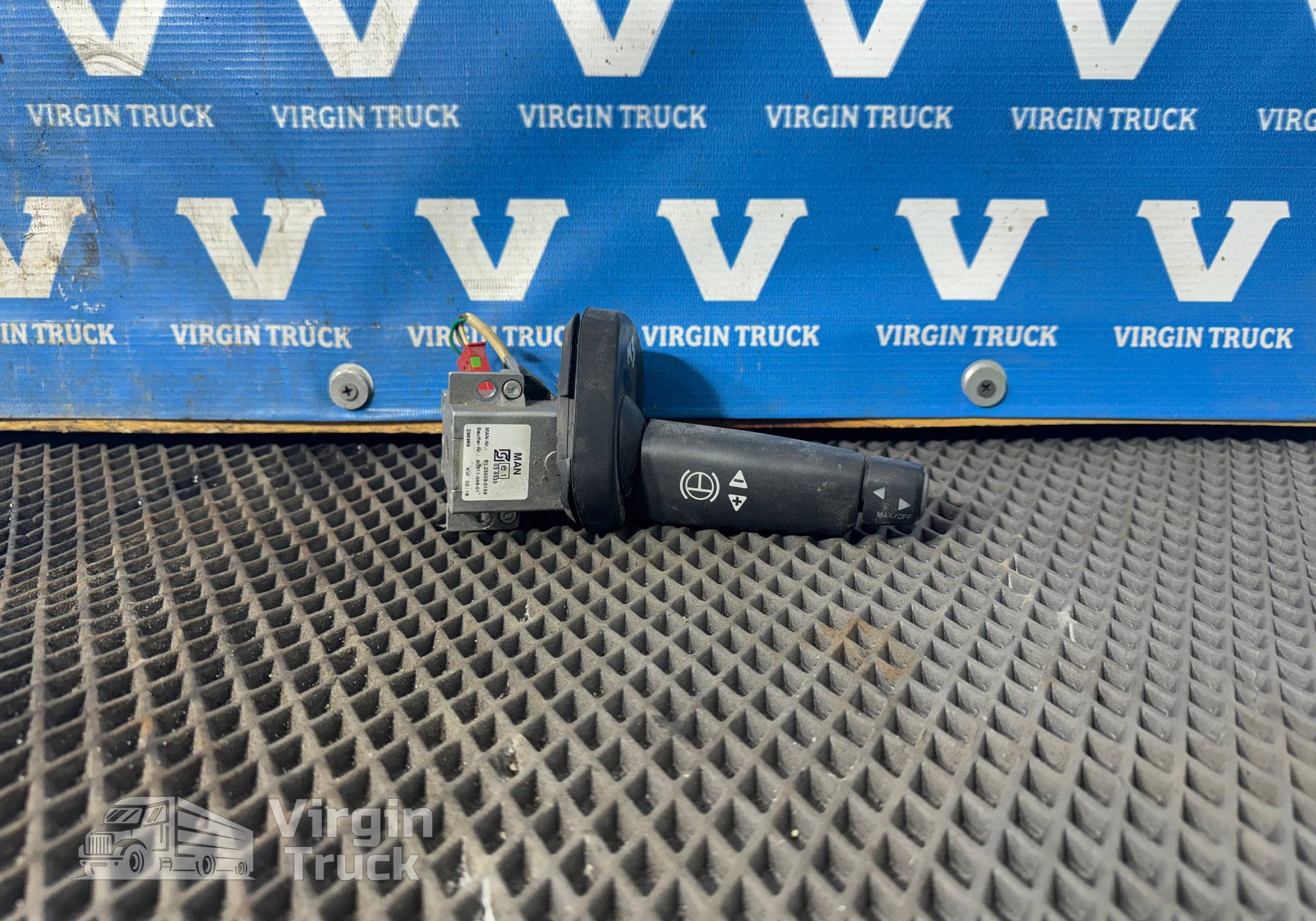 81255090159 Переключатель подрулевой правый для Man TGX