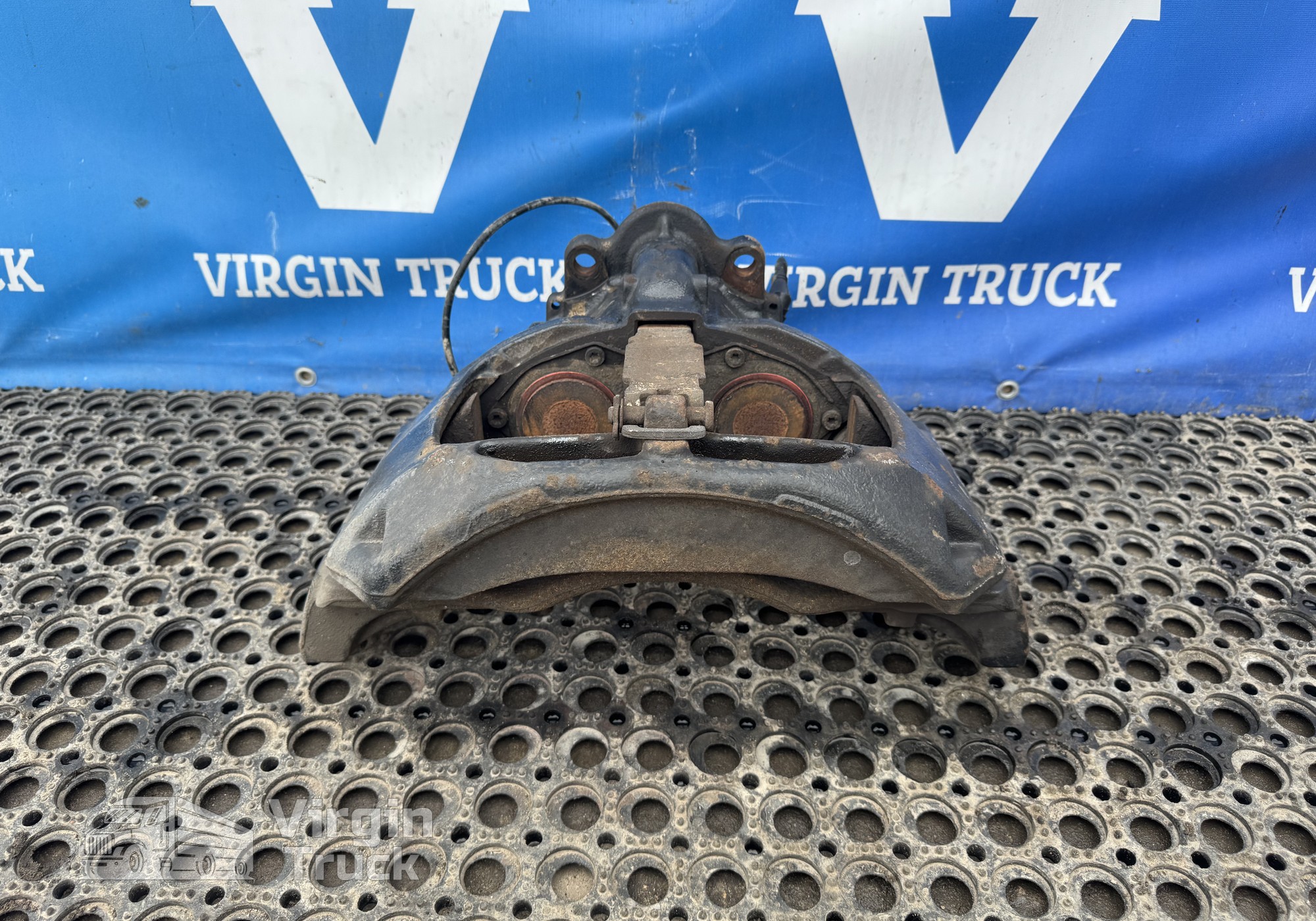 81508046510 Суппорт передний правый для Man TGA