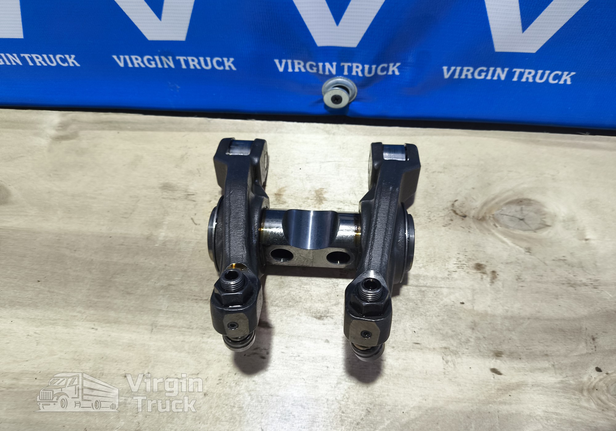 51042006074 Вал рокеров 2018г. для Man TGS