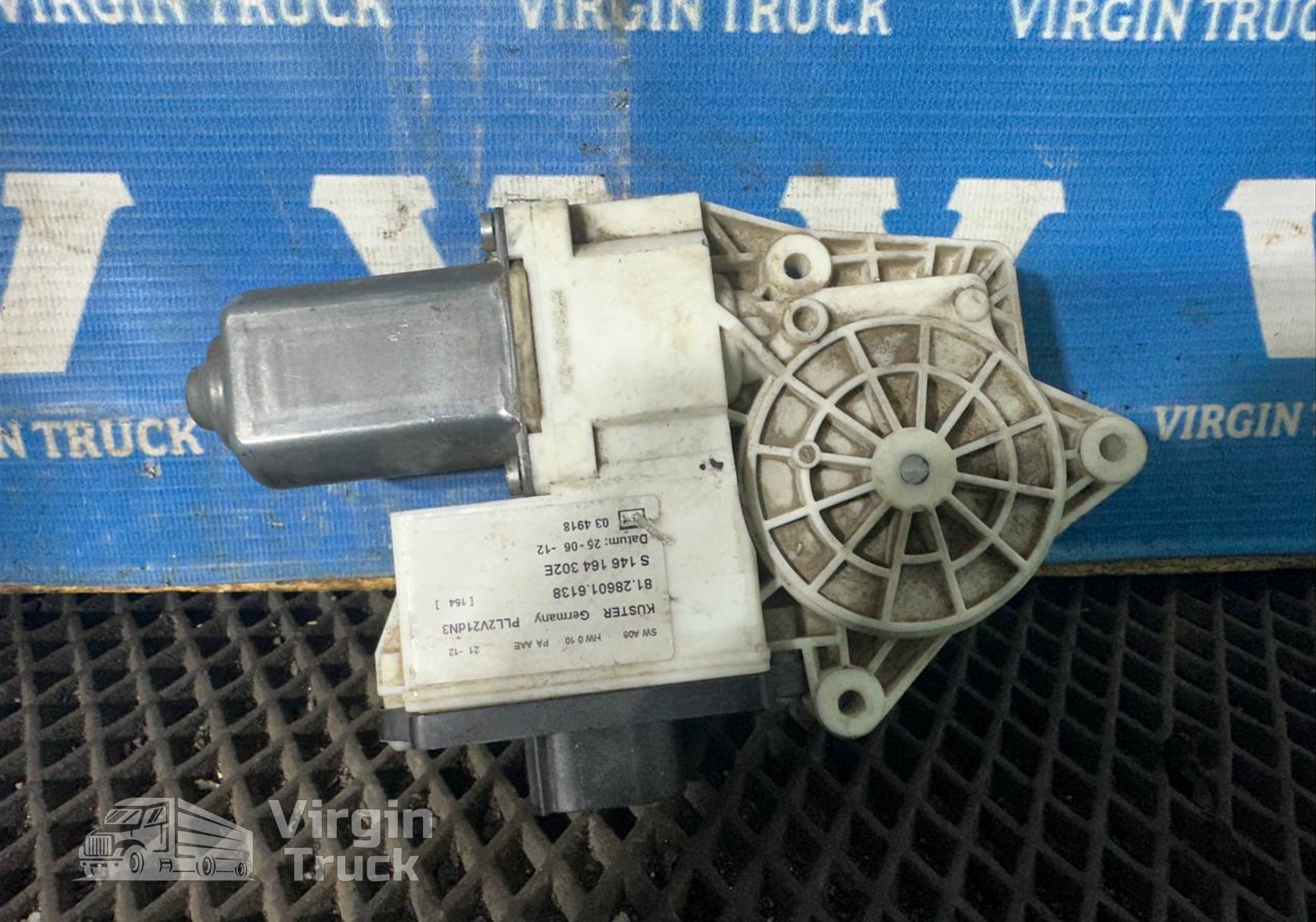 81286016138 Моторчик стеклоподъемника правый для Man TGX