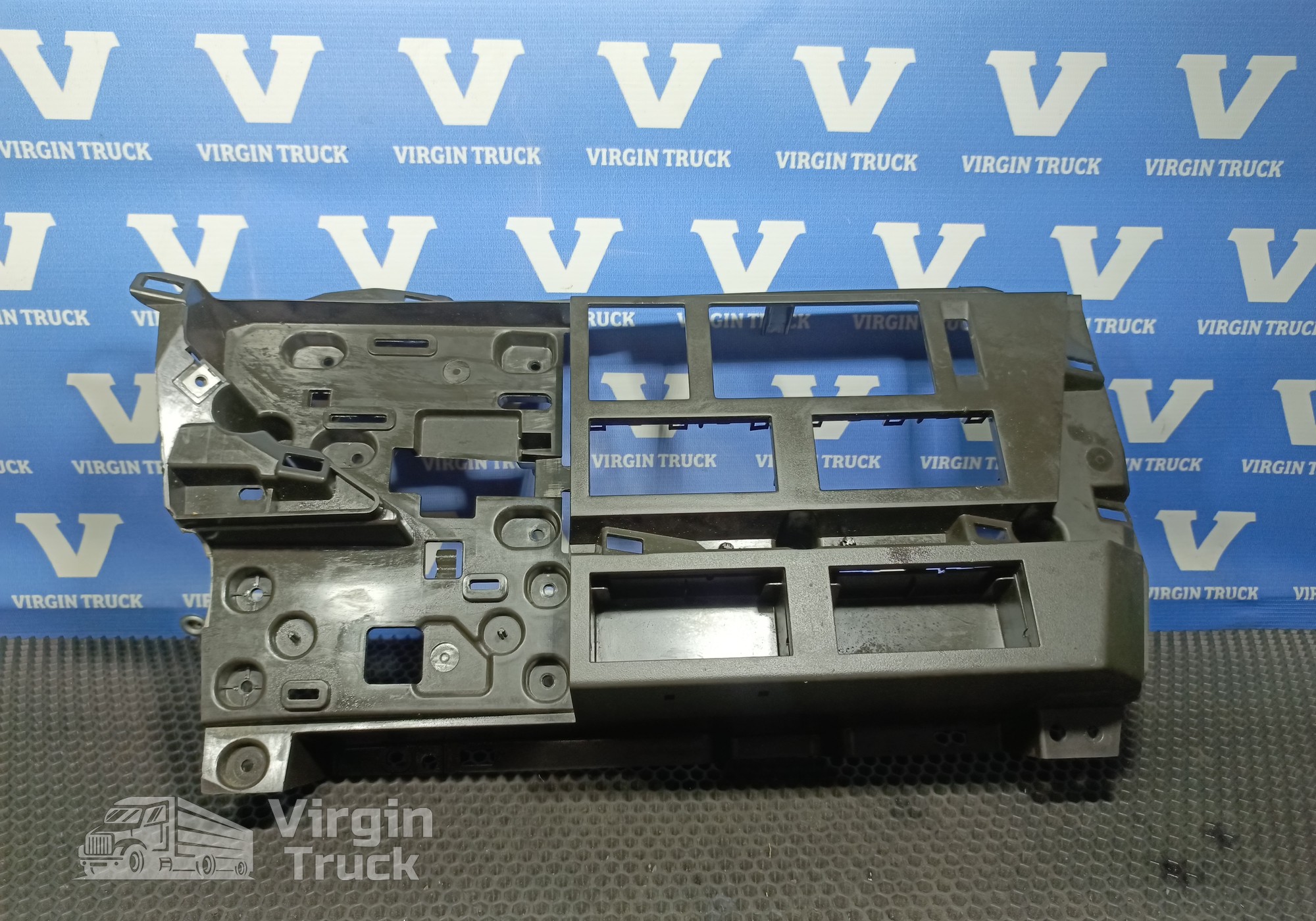 82214560 Накладка на торпедо для Volvo FH 4 (с 2012)