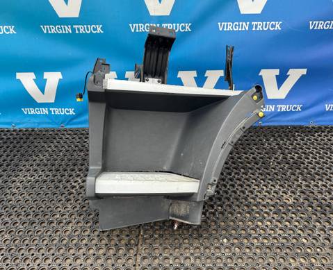 82136982 Корпус подножек левый 2015г. для Volvo FH 4 (с 2012)