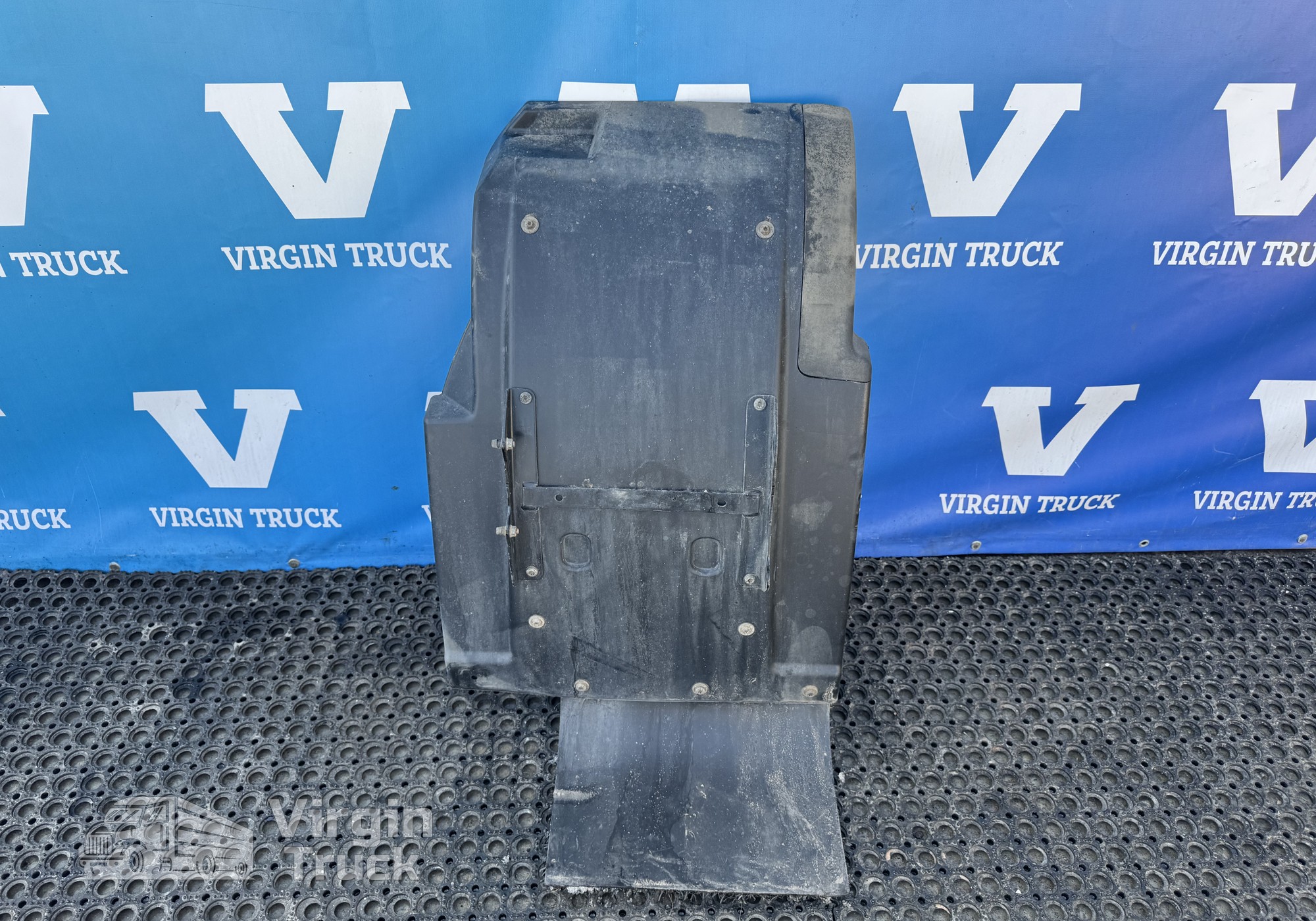 2042661 Крыло переднее правое 2021г. для Daf XF106 (с 2012)