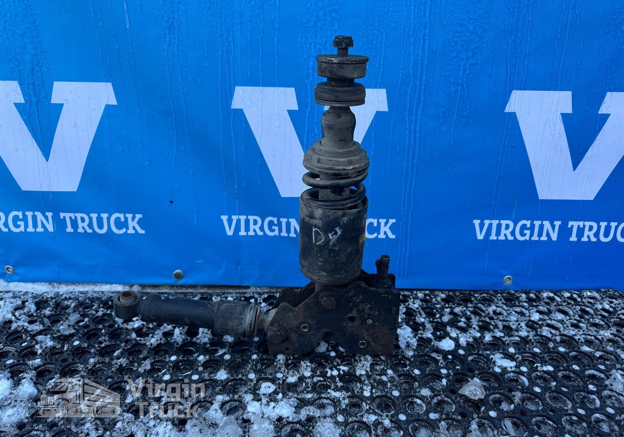 1427612 Замок кабины в сборе