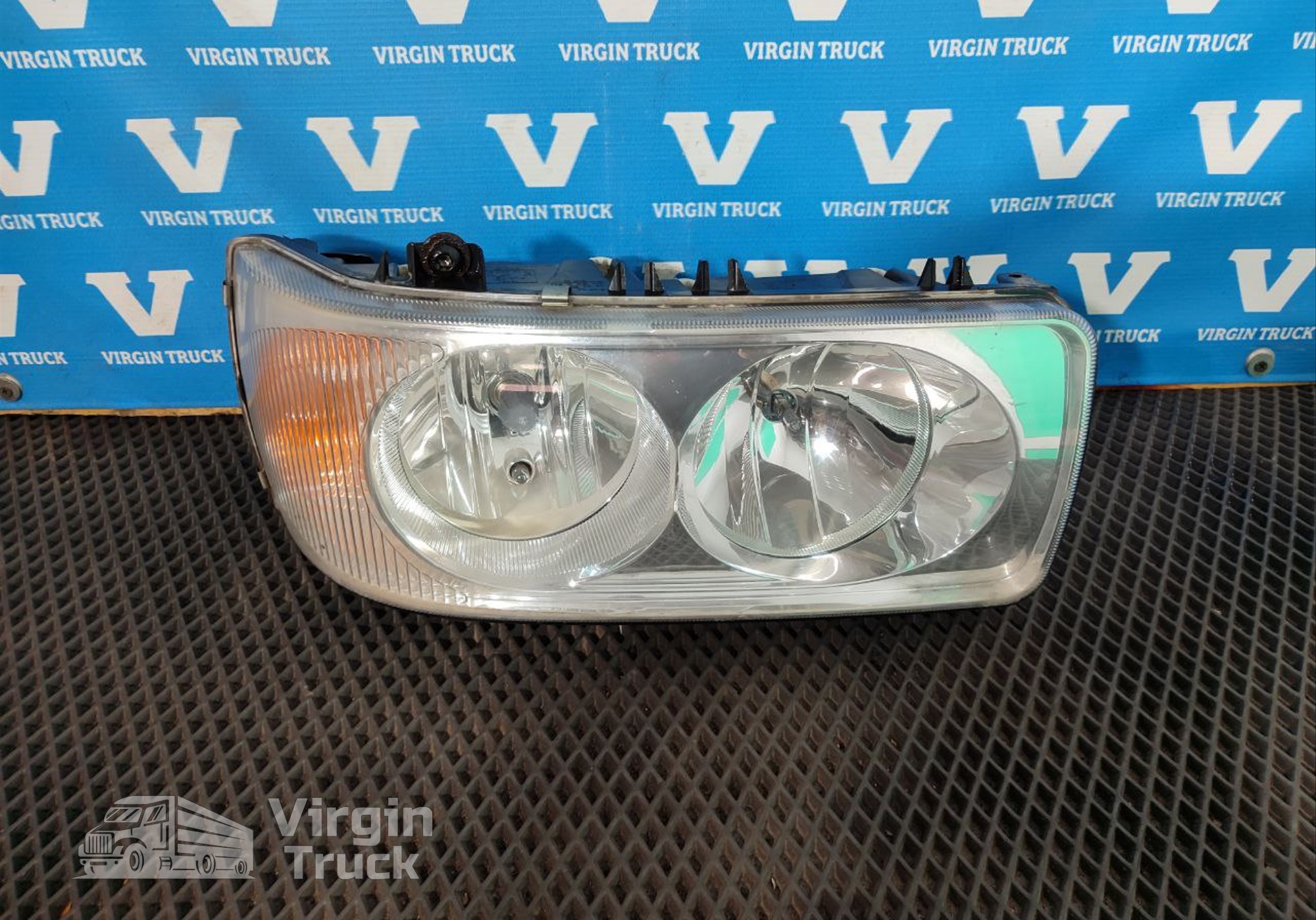 1699301 Фара правая для Daf XF105 (с 2005)