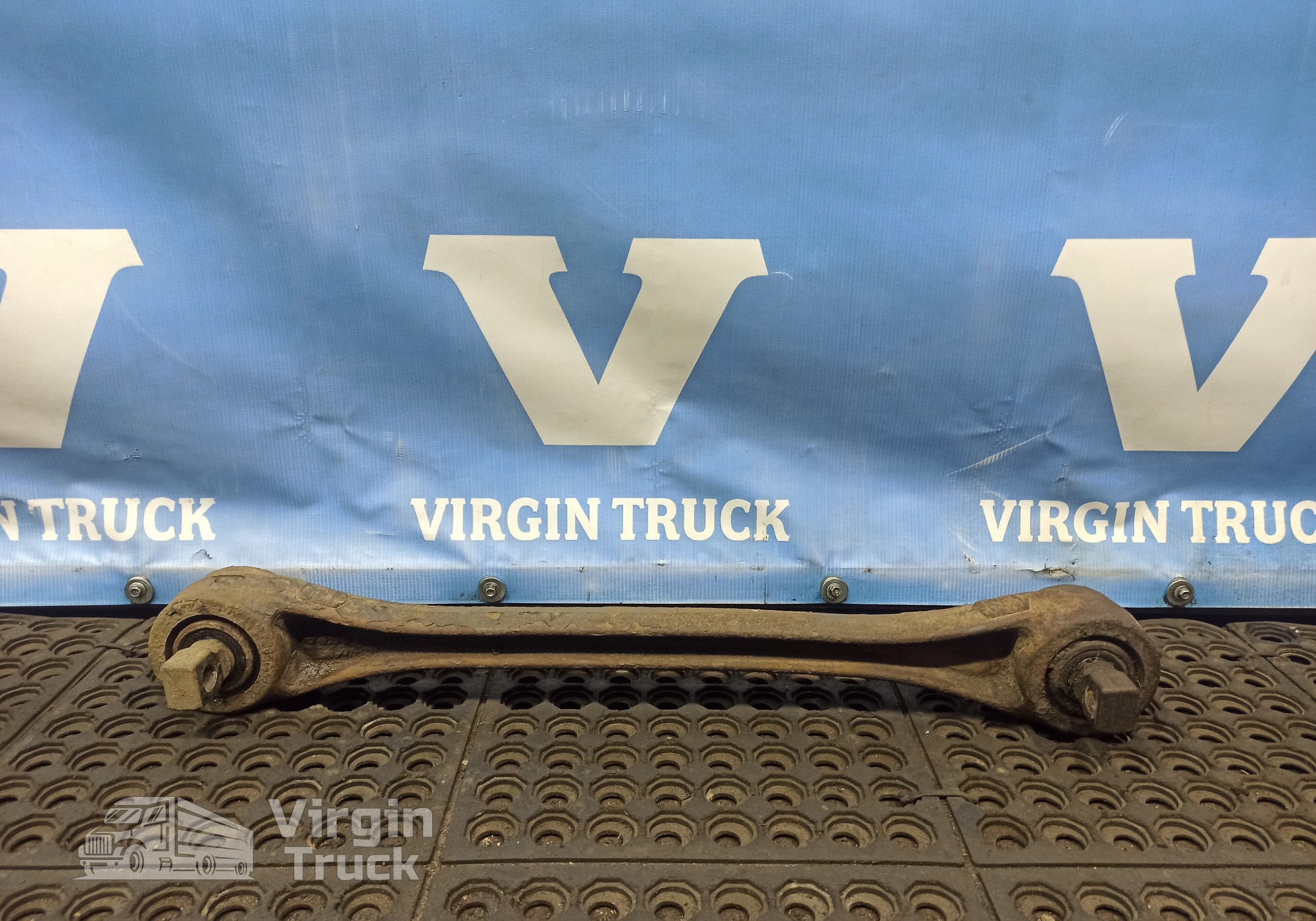 21196798 Тяга реактивная для Volvo FH