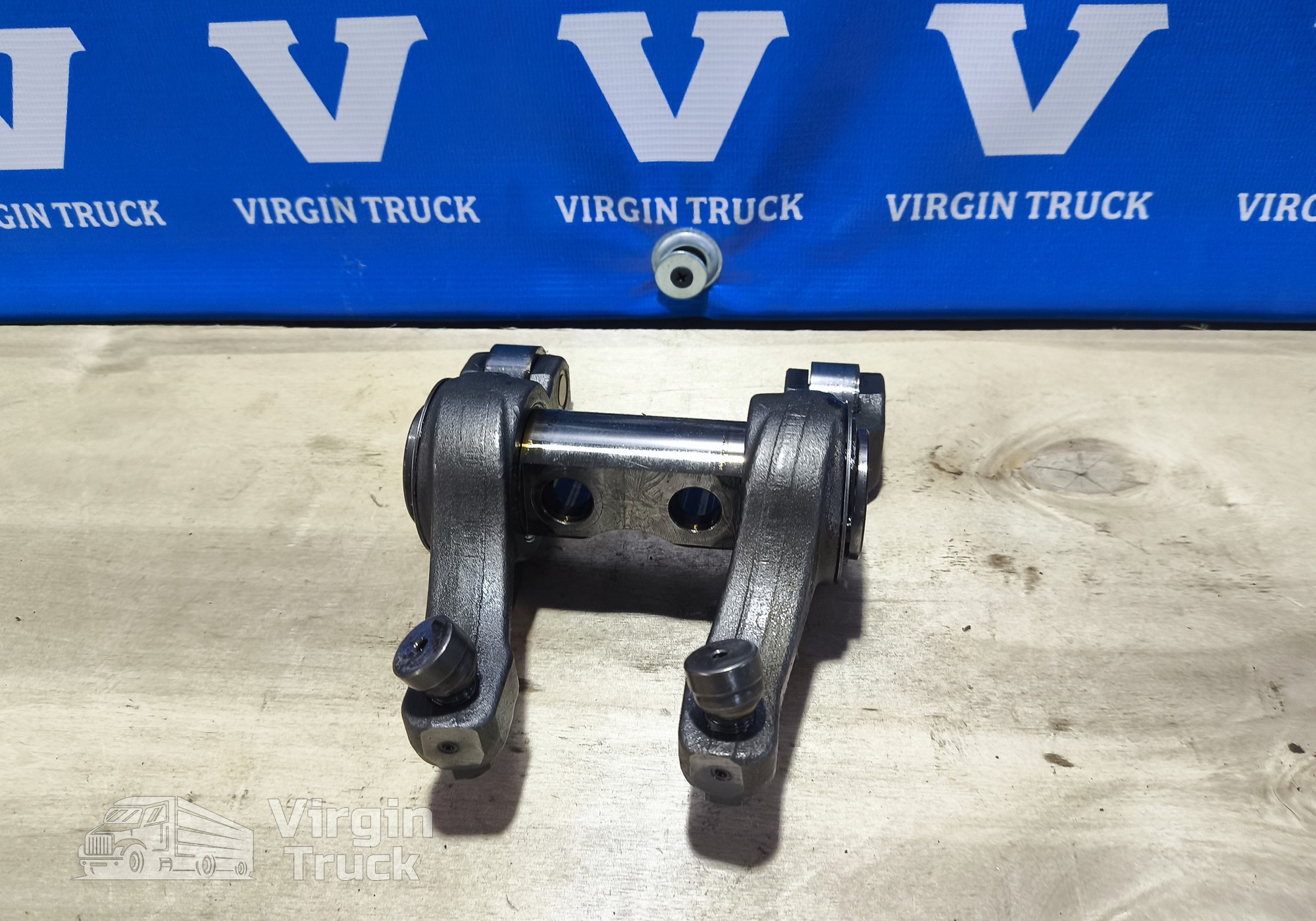 51042006074 Вал рокеров 2018г. для Man TGS