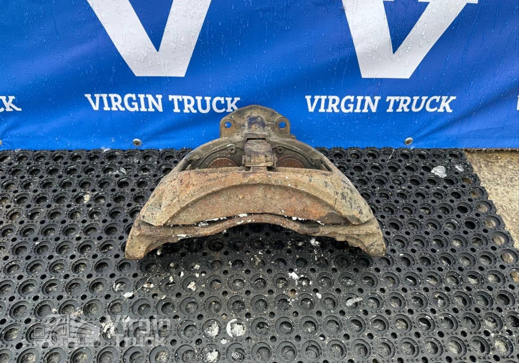 81508046596 Суппорт задний левый для Man TGX