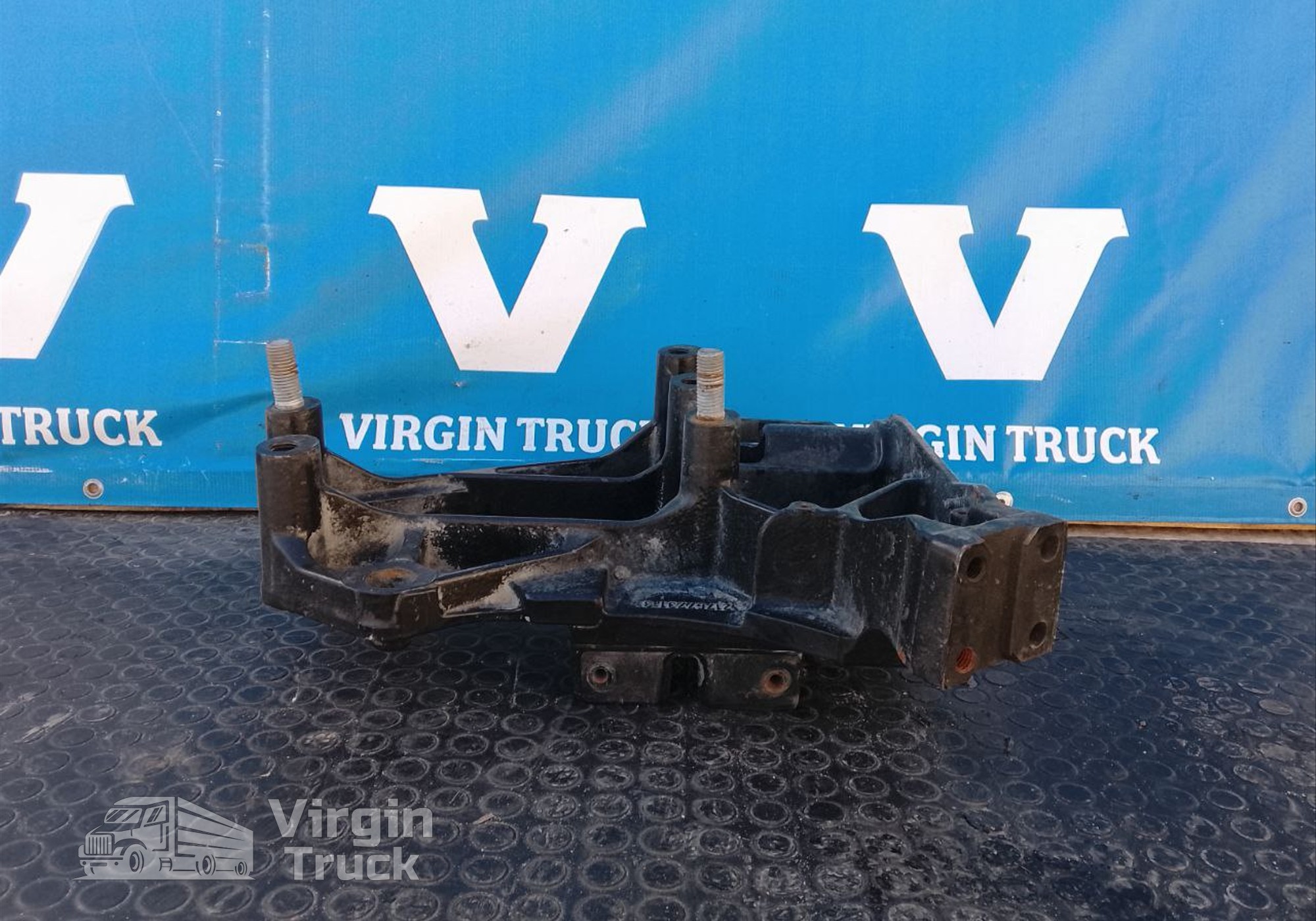 21767731 Кронштейн буксировочный левый для Volvo FH 4 (с 2012)