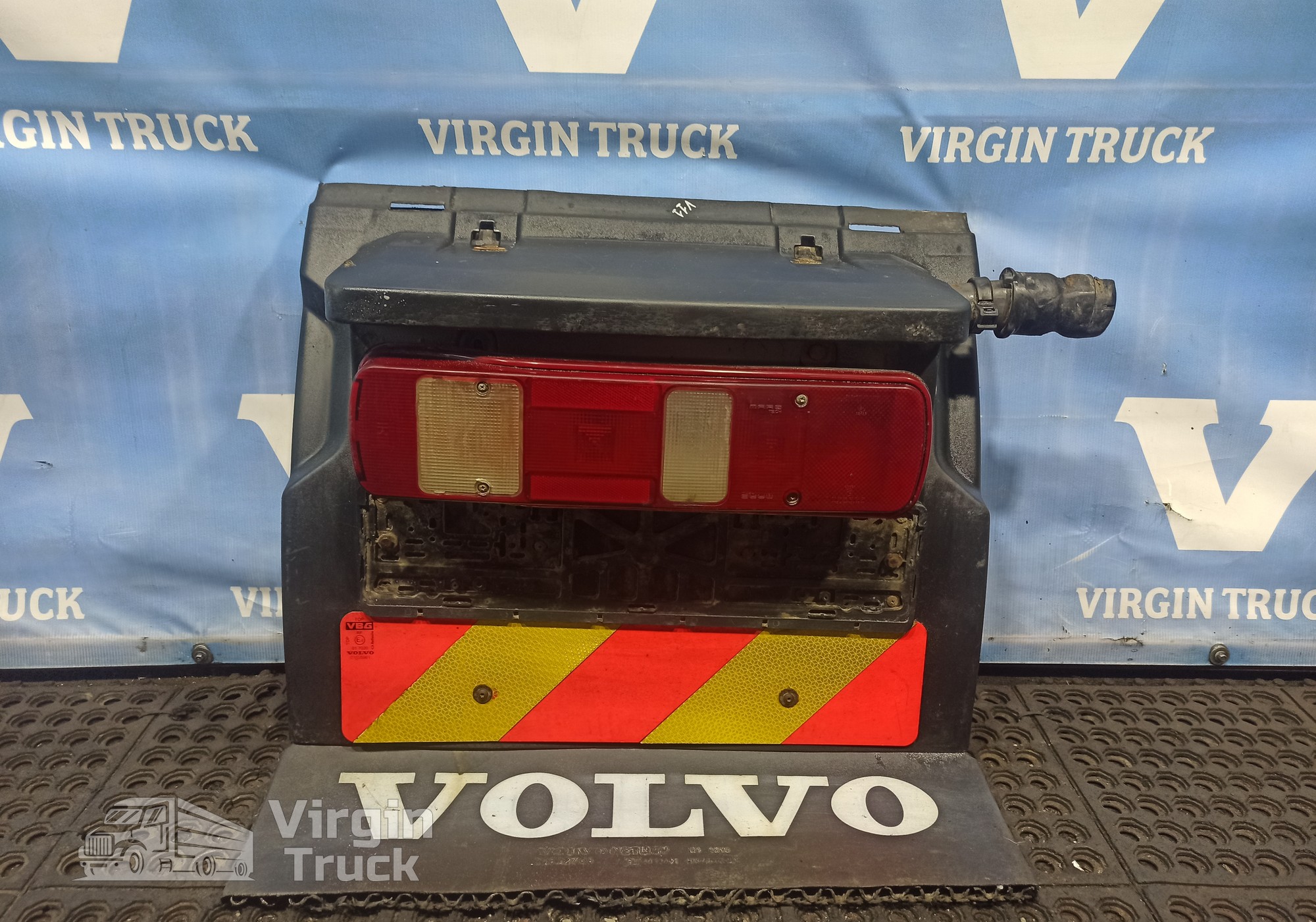 22087691 Крыло заднее левое с фонарем для Volvo FH