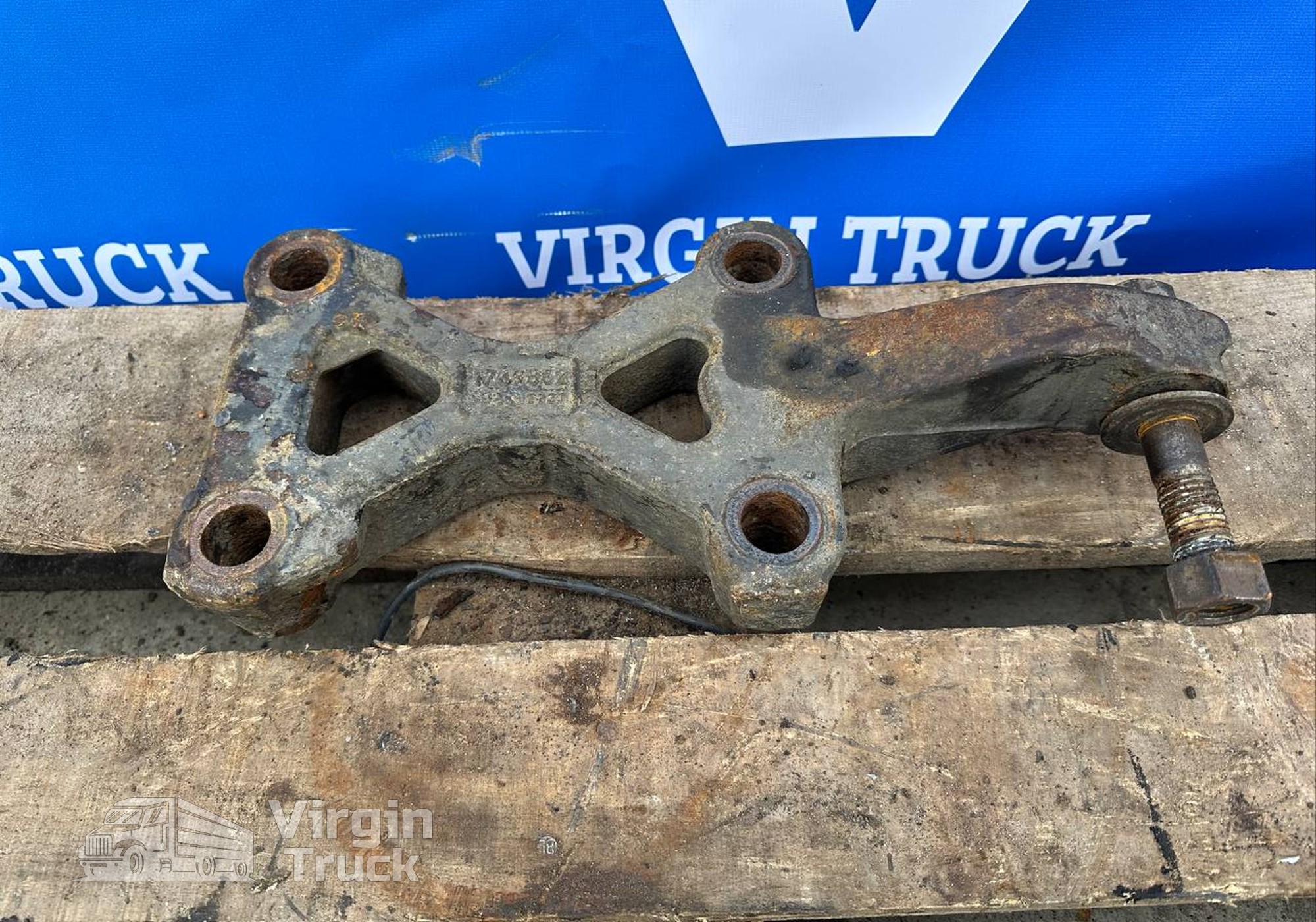 1769882 Кронштейн амортизатора заднего правого