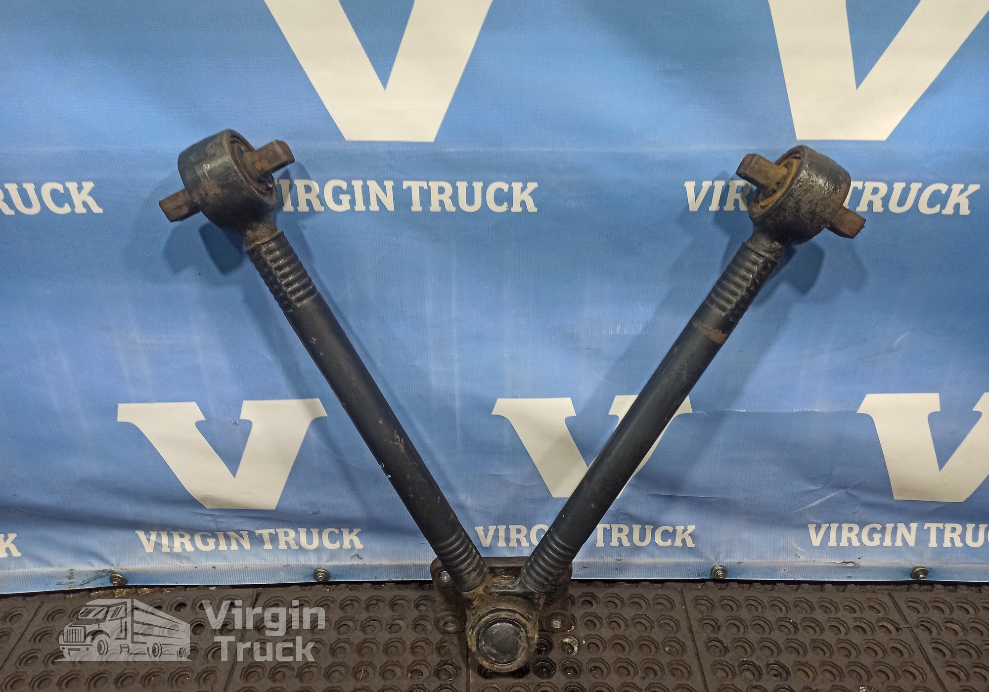 22238525 Тяга реактивная V-образная для Volvo FH 2 (с 2002 по 2008)
