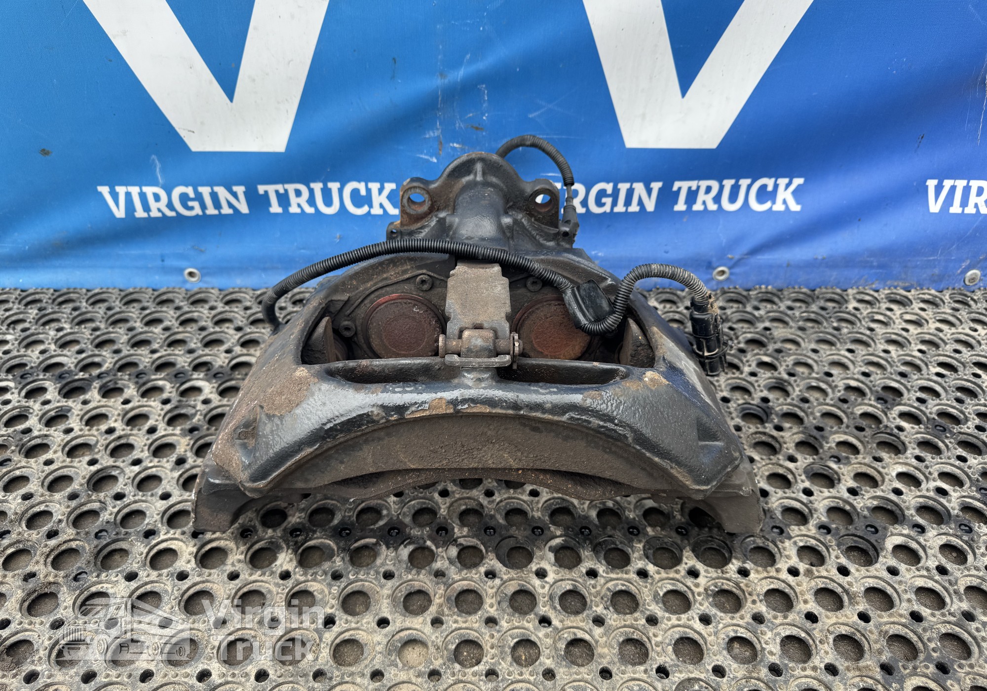 81508046723 Суппорт передний левый для Man TGA