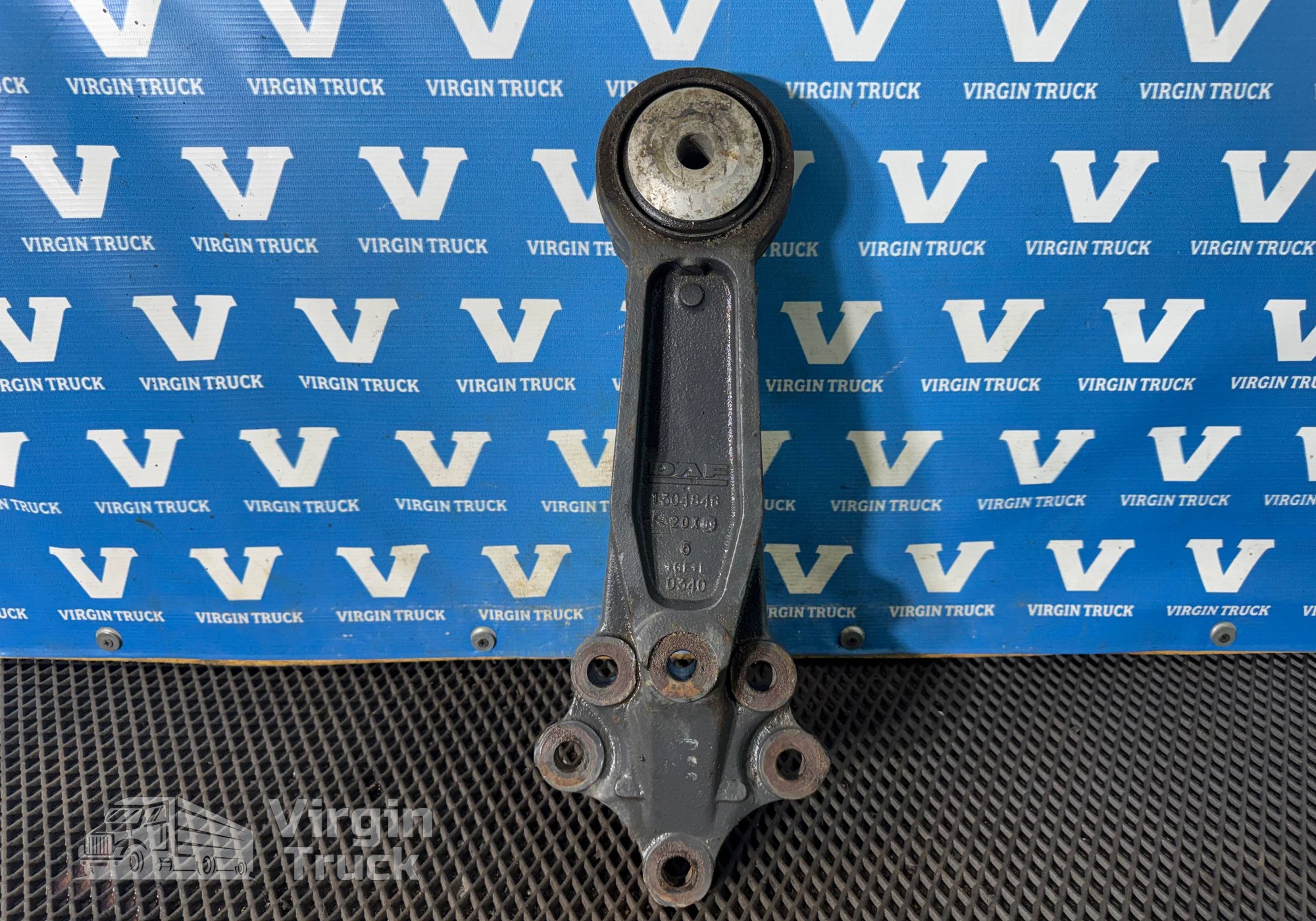 1304846 Кронштейн торсиона кабины правый для Daf XF95