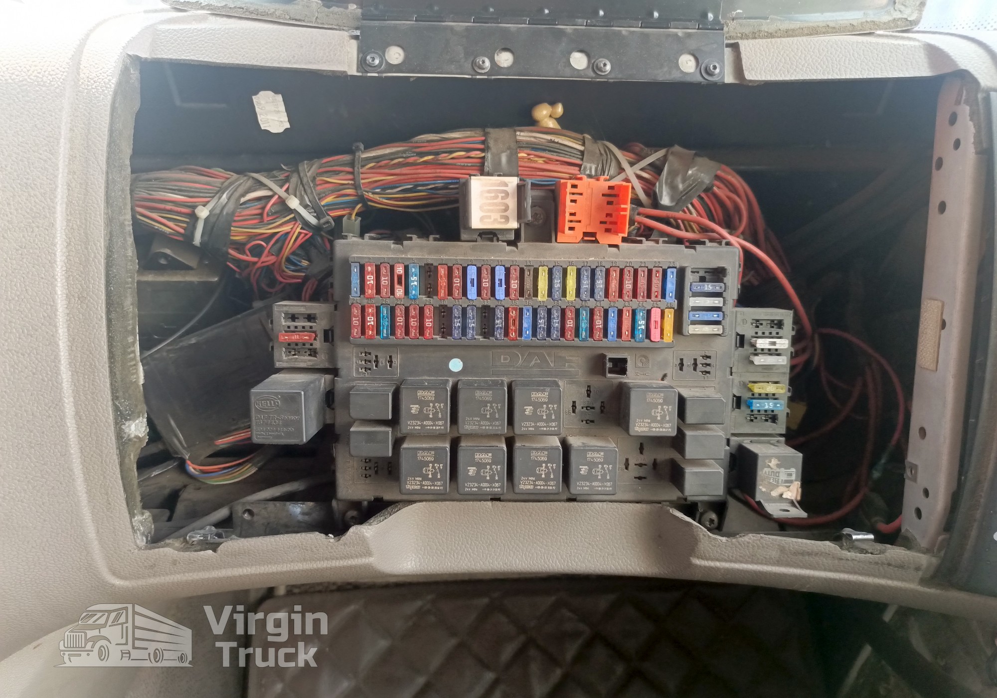 2036358 Блок предохранителей для Daf XF105
