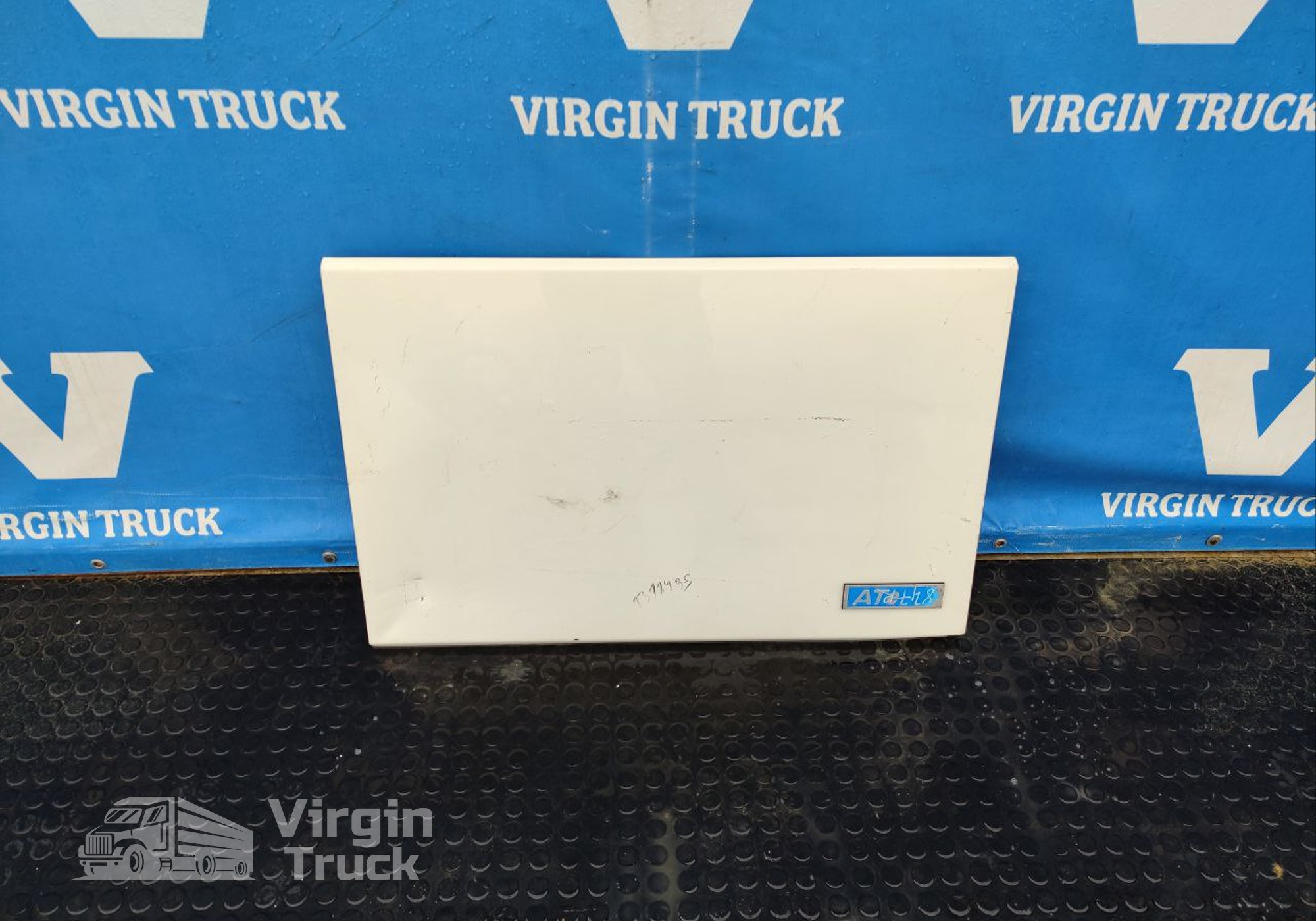 1311495 Крышка инструментального ящика для Daf XF95